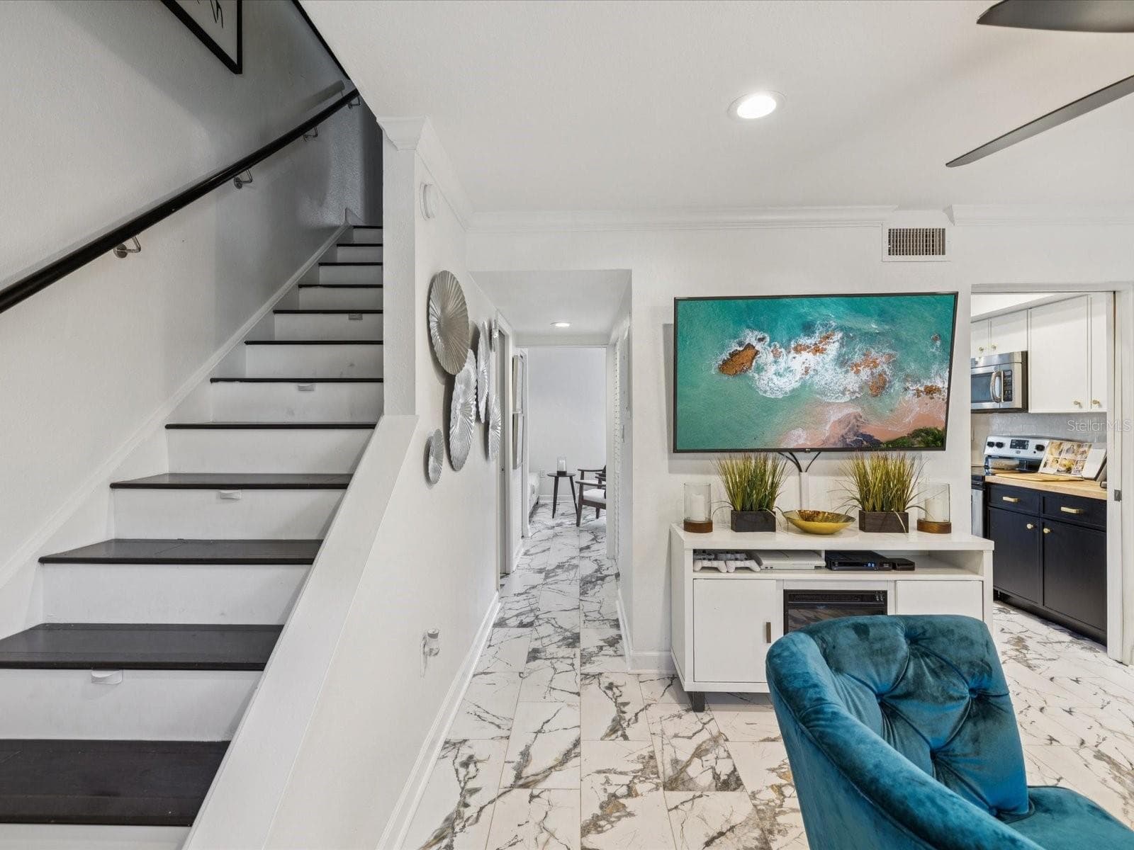 Townhouse at 1308 70TH ST N, ST PETERSBURG, photo 5 of 62