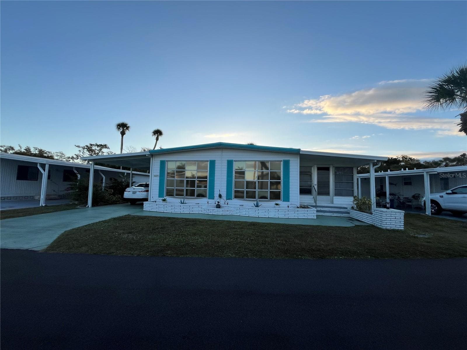 609 CERVINA DR