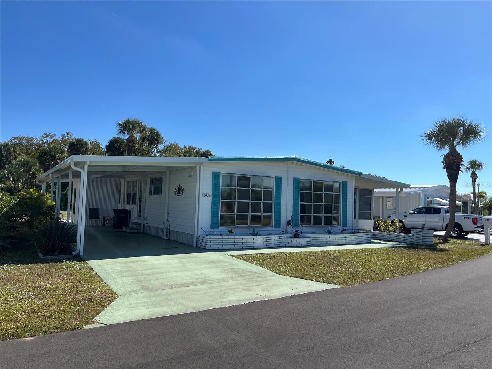 Manufactured Home at 609 CERVINA DR, VENICE, photo 2 of 38