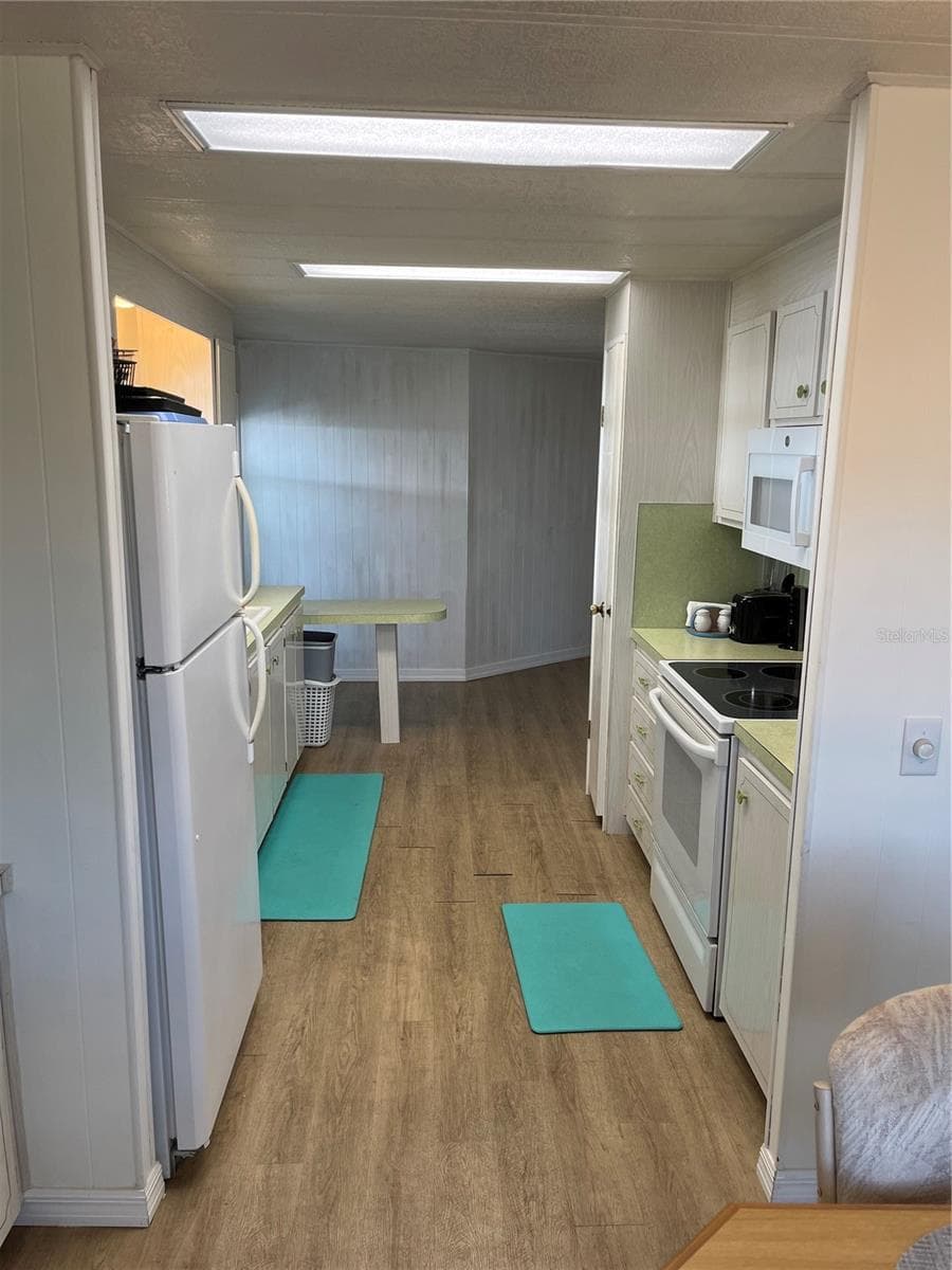 Manufactured Home at 609 CERVINA DR, VENICE, photo 14 of 38