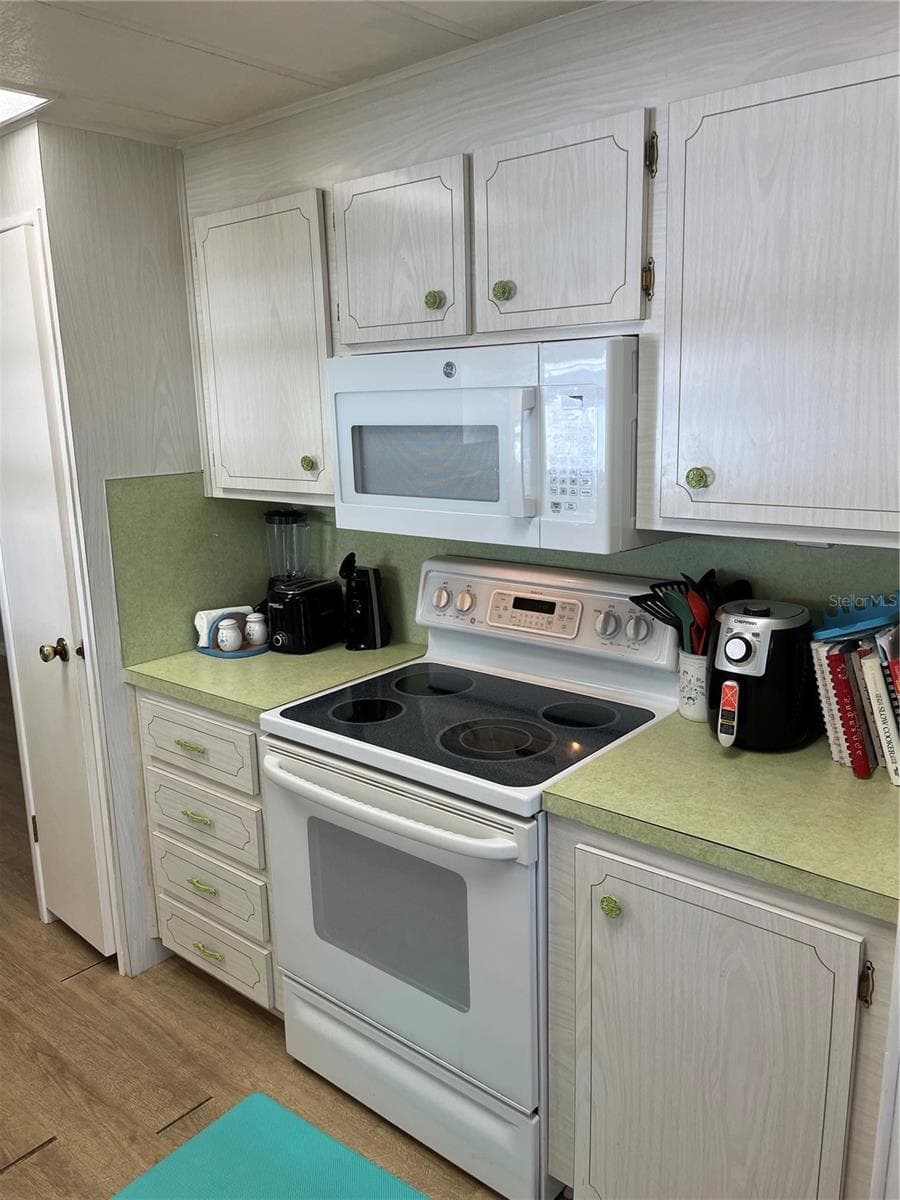 Manufactured Home at 609 CERVINA DR, VENICE, photo 15 of 38