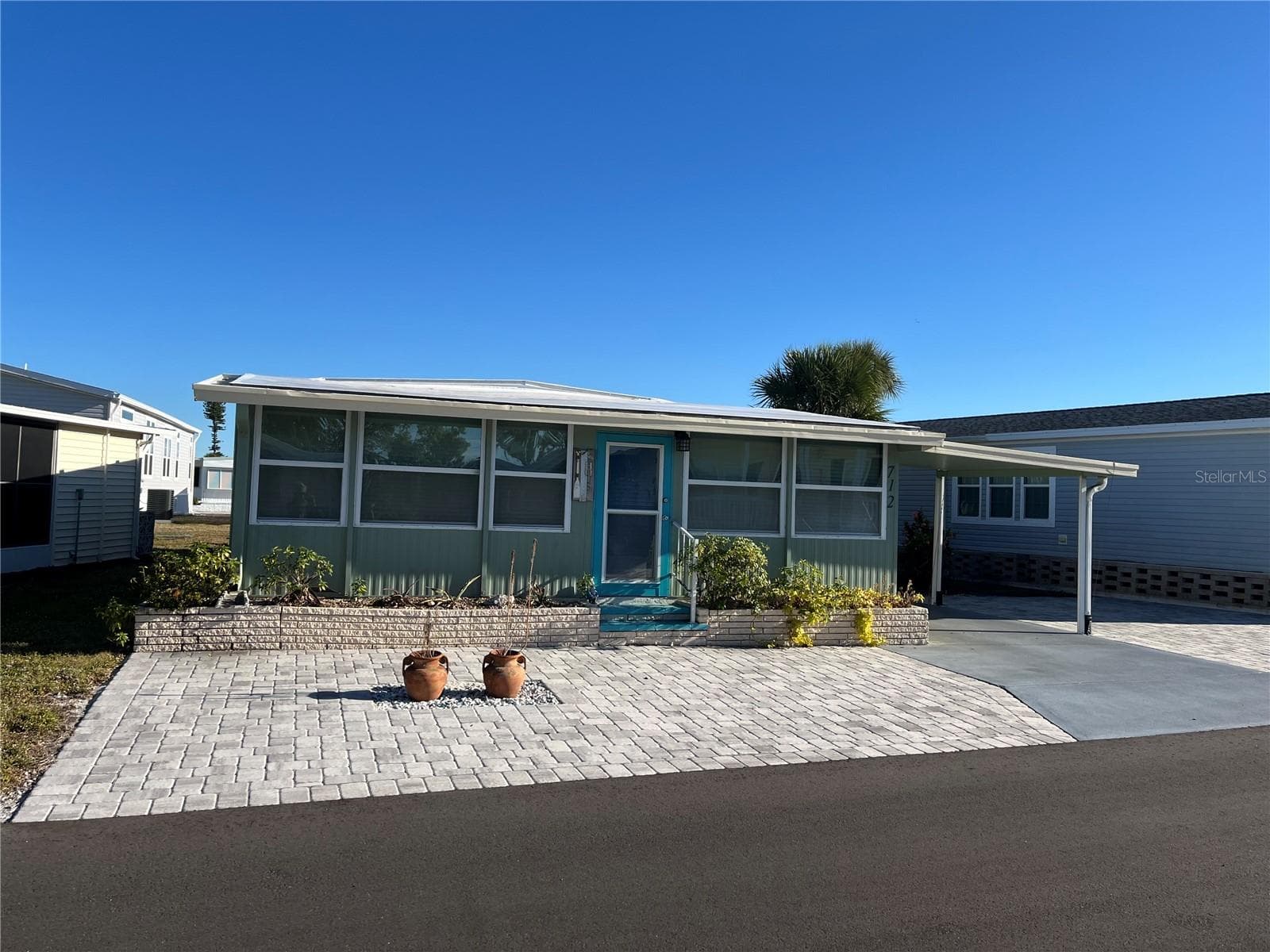 712 ROMA RD