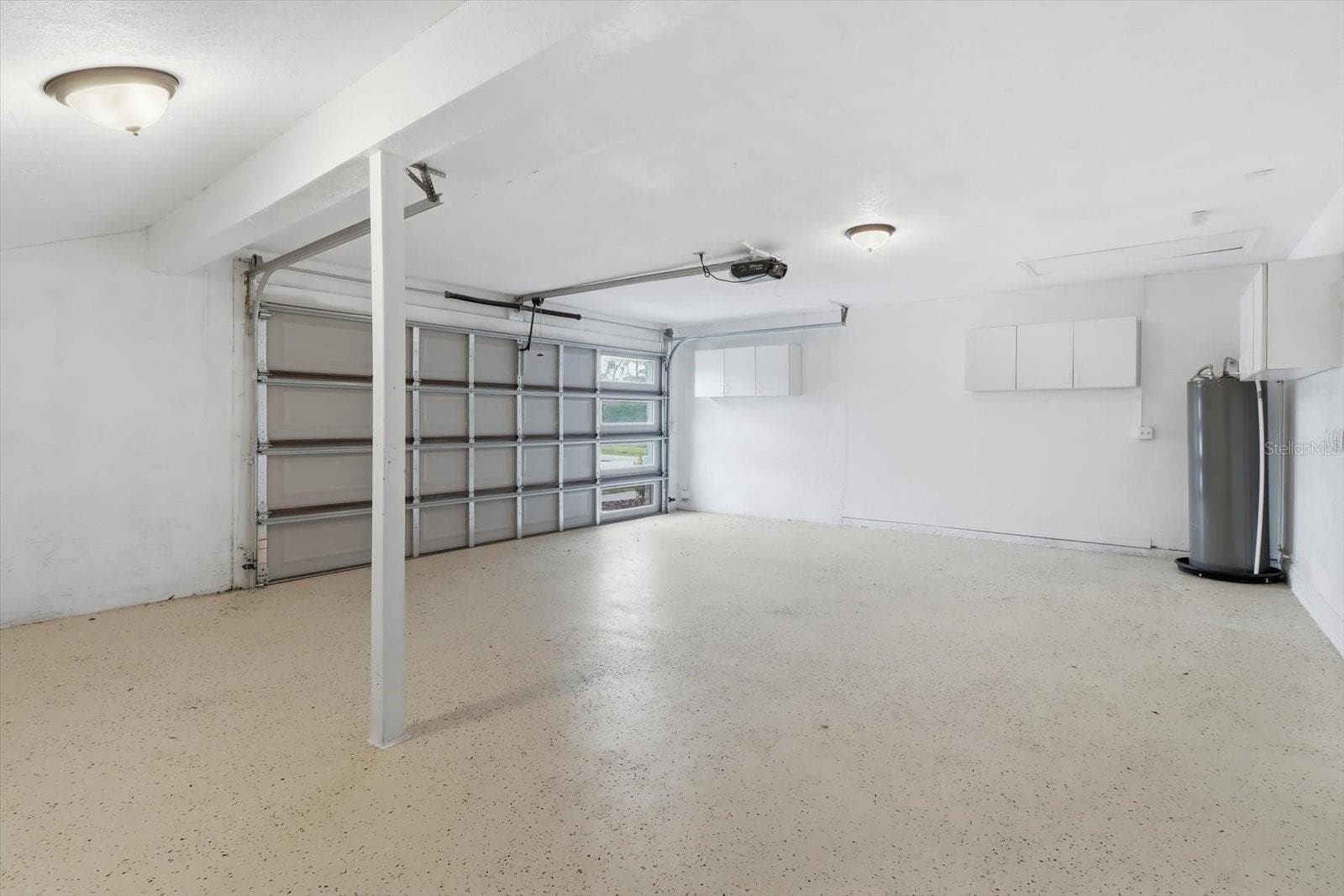 oversized garage - 9642 ELGIN BLVD, SPRING HILL
