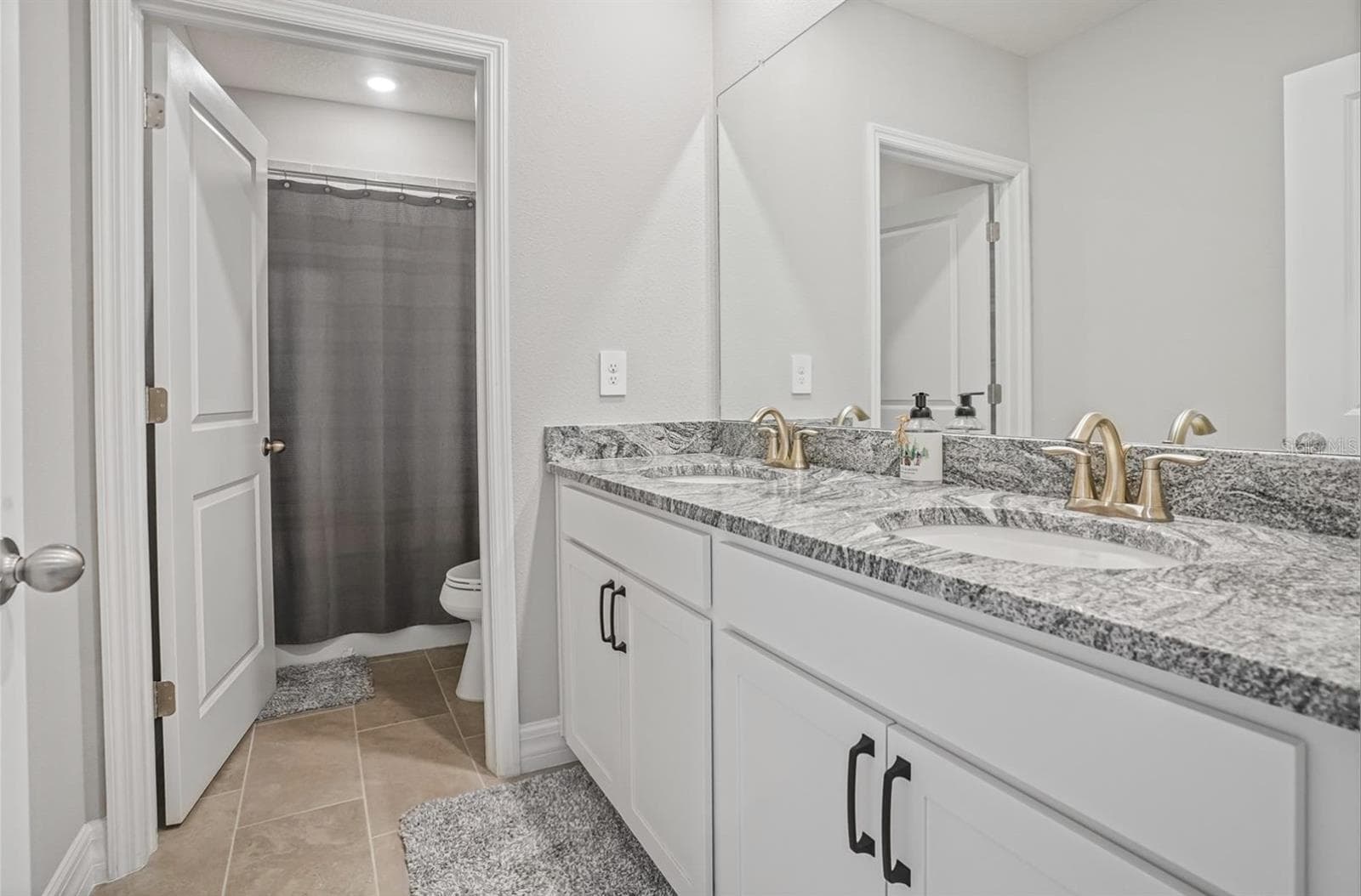Single Family Residence at 17925 FATTORIA TER, LAKEWOOD RANCH, photo 14 of 32