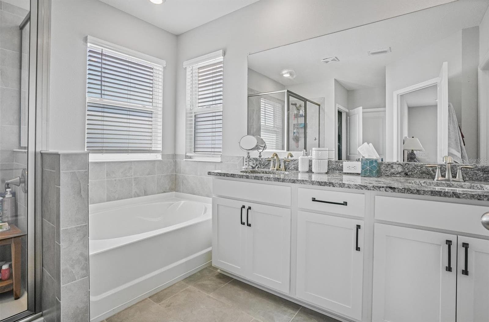 Single Family Residence at 17925 FATTORIA TER, LAKEWOOD RANCH, photo 17 of 32