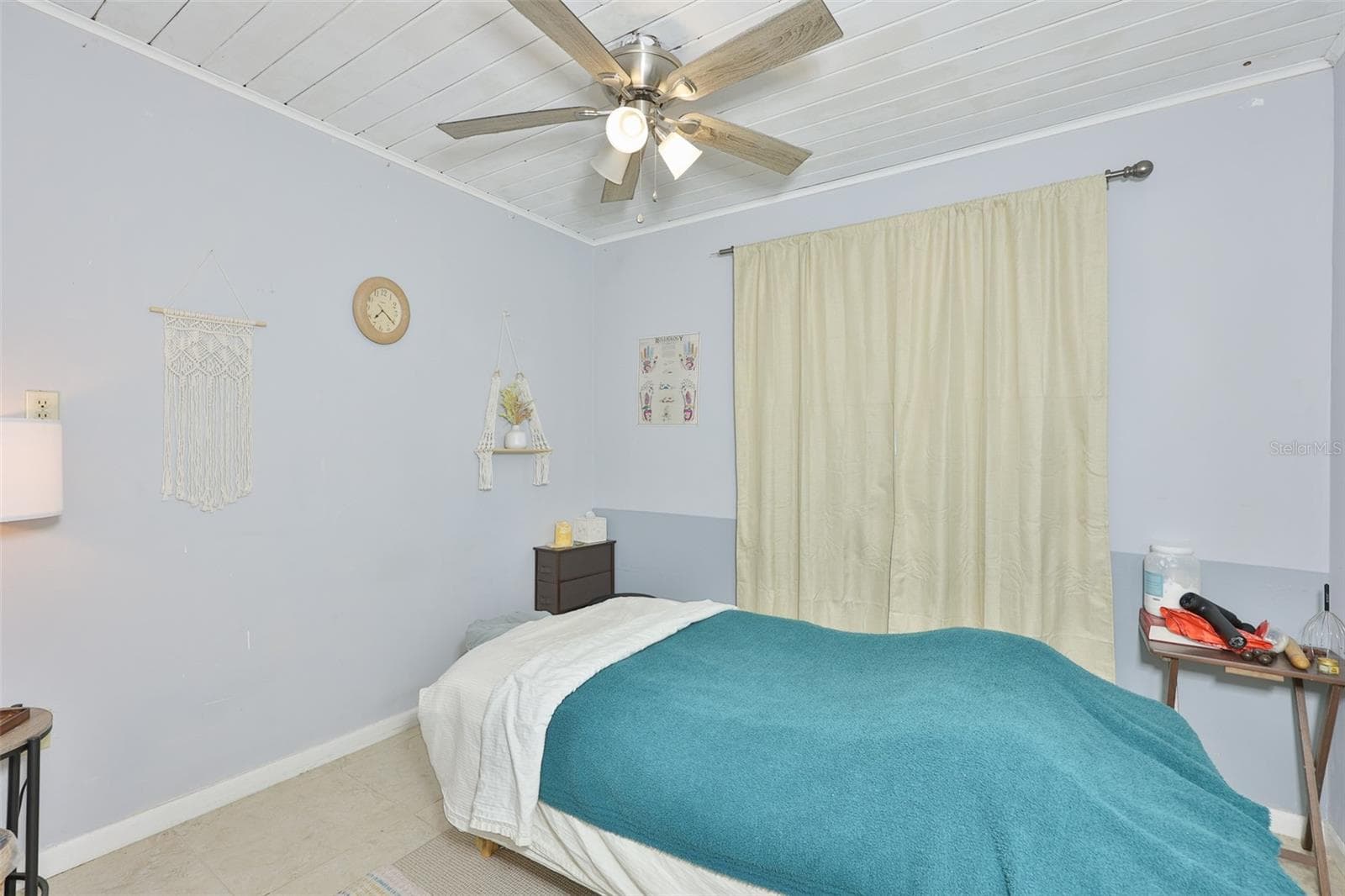 Single Family Residence at 401 OVERLAND DR, BRANDON, photo 12 of 42
