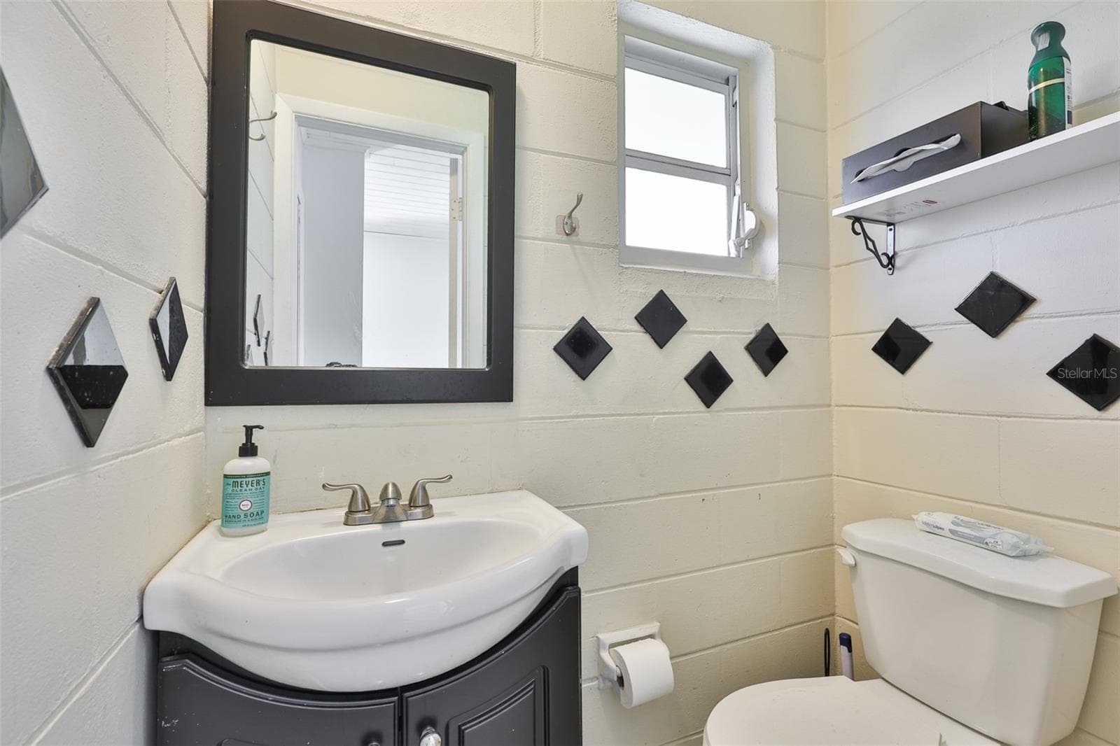 Single Family Residence at 401 OVERLAND DR, BRANDON, photo 27 of 42