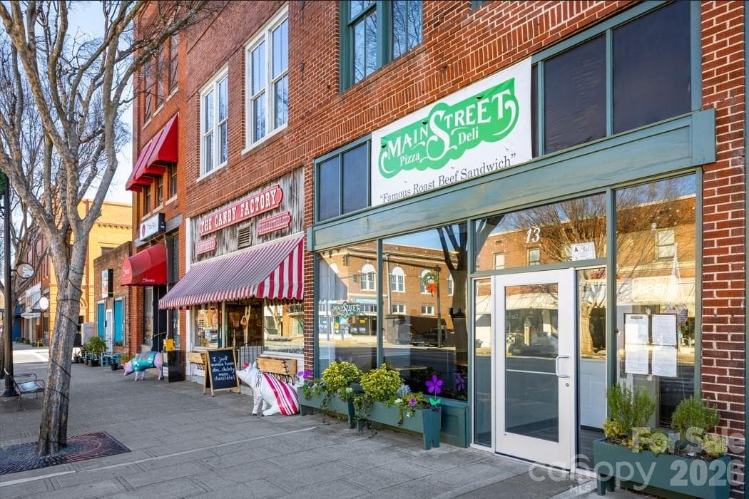 Area Photo -Just 7 minutes to Downtown shops, dining & daily essentials like Walgreens, Walmart & Lowe's. - 204 Linwood Estates Drive, Lexington
