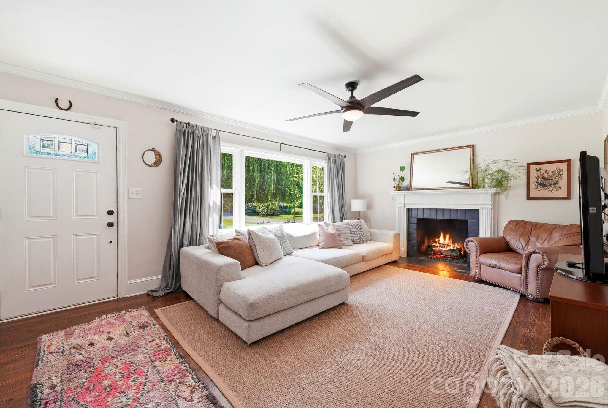 Single Family Residence at 6409 Woodland Circle, Charlotte, photo 4 of 27