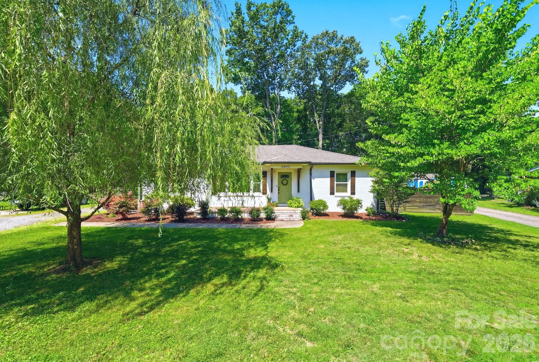 Single Family Residence at 6409 Woodland Circle, Charlotte, photo 2 of 27