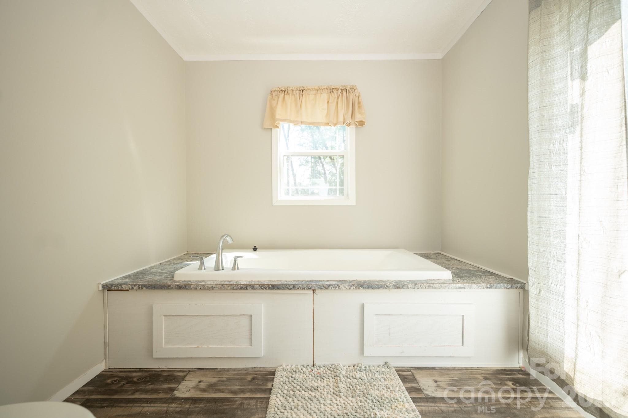 Single Family Residence at Rutherfordton, photo 8 of 21