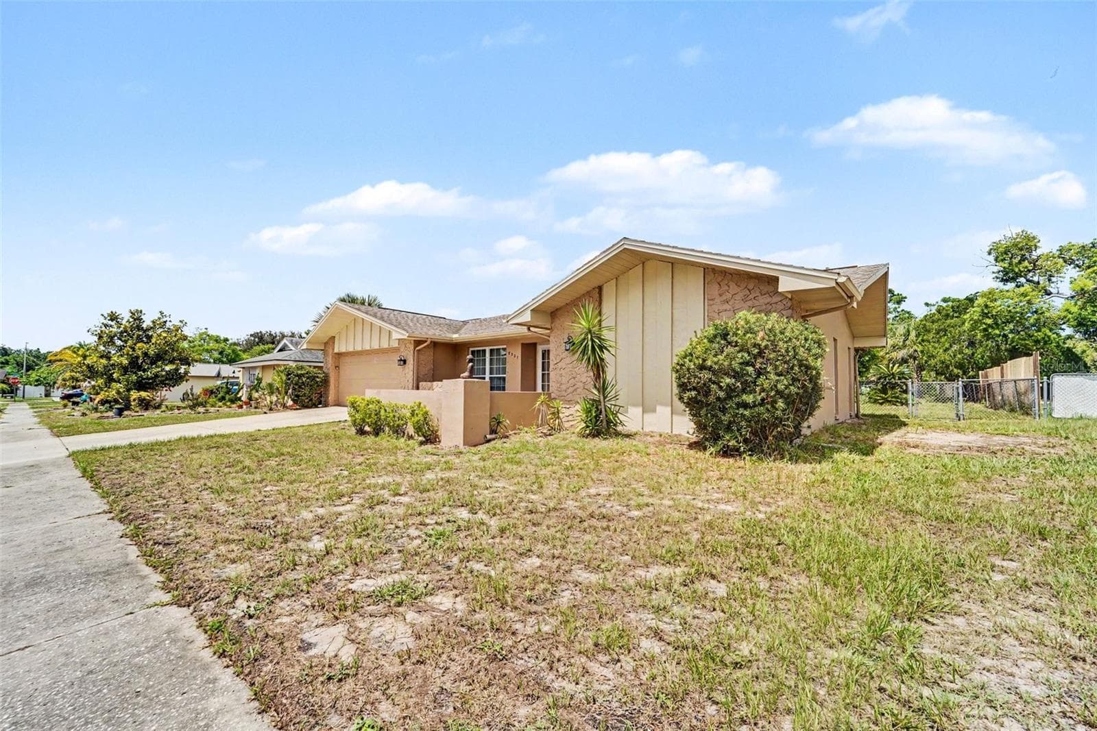 Single Family Residence at 8321 BRIARLEAF CT, PORT RICHEY, photo 2 of 19
