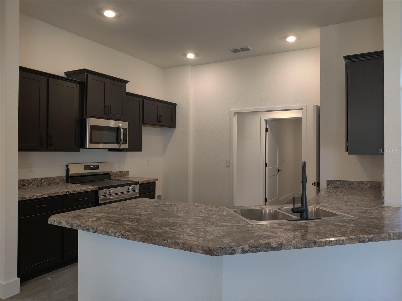 Kitchen/Bar - 1 CHRYSANTHEMUM CT, HOMOSASSA