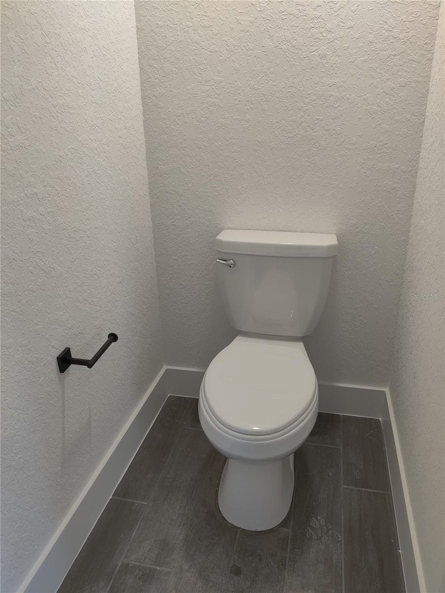 Toilet Closet - 1 CHRYSANTHEMUM CT, HOMOSASSA