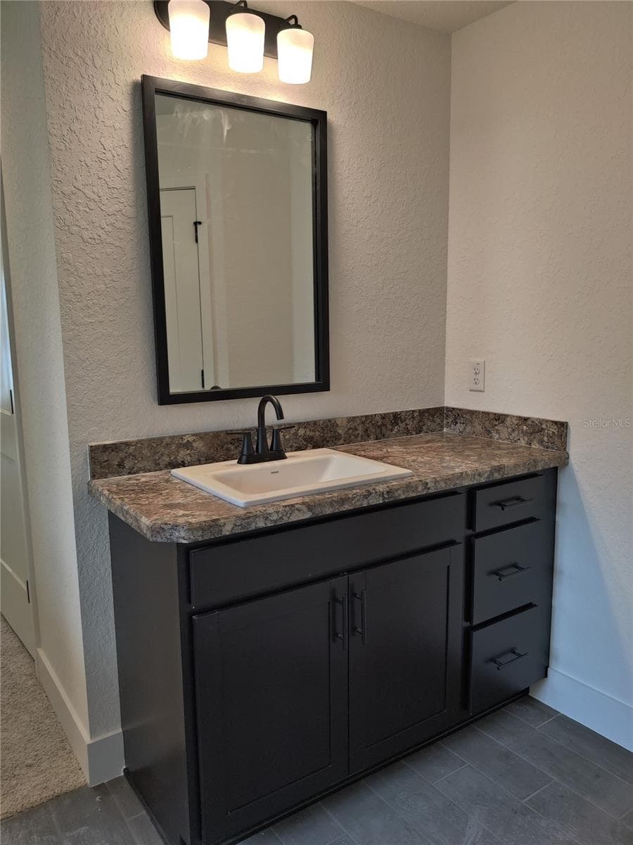 Master Bath separate vanities - 1 CHRYSANTHEMUM CT, HOMOSASSA
