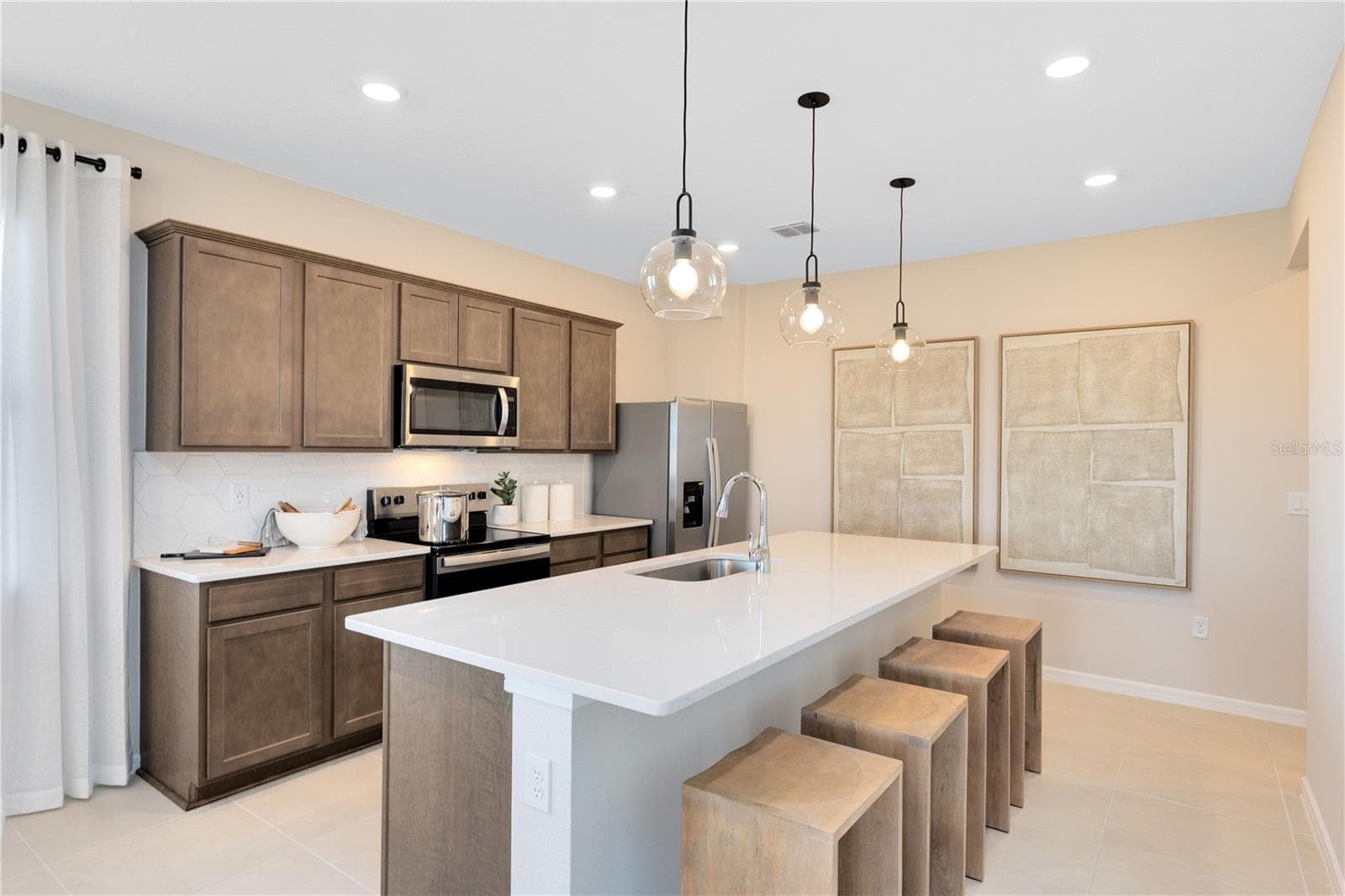 Model Home Design Only. Pictures and furnishings are for illustrative purposes only. Elevations, colors and options may vary. Furniture is for model home staging only. - 10674 EVENING STAR STREET, ORLANDO