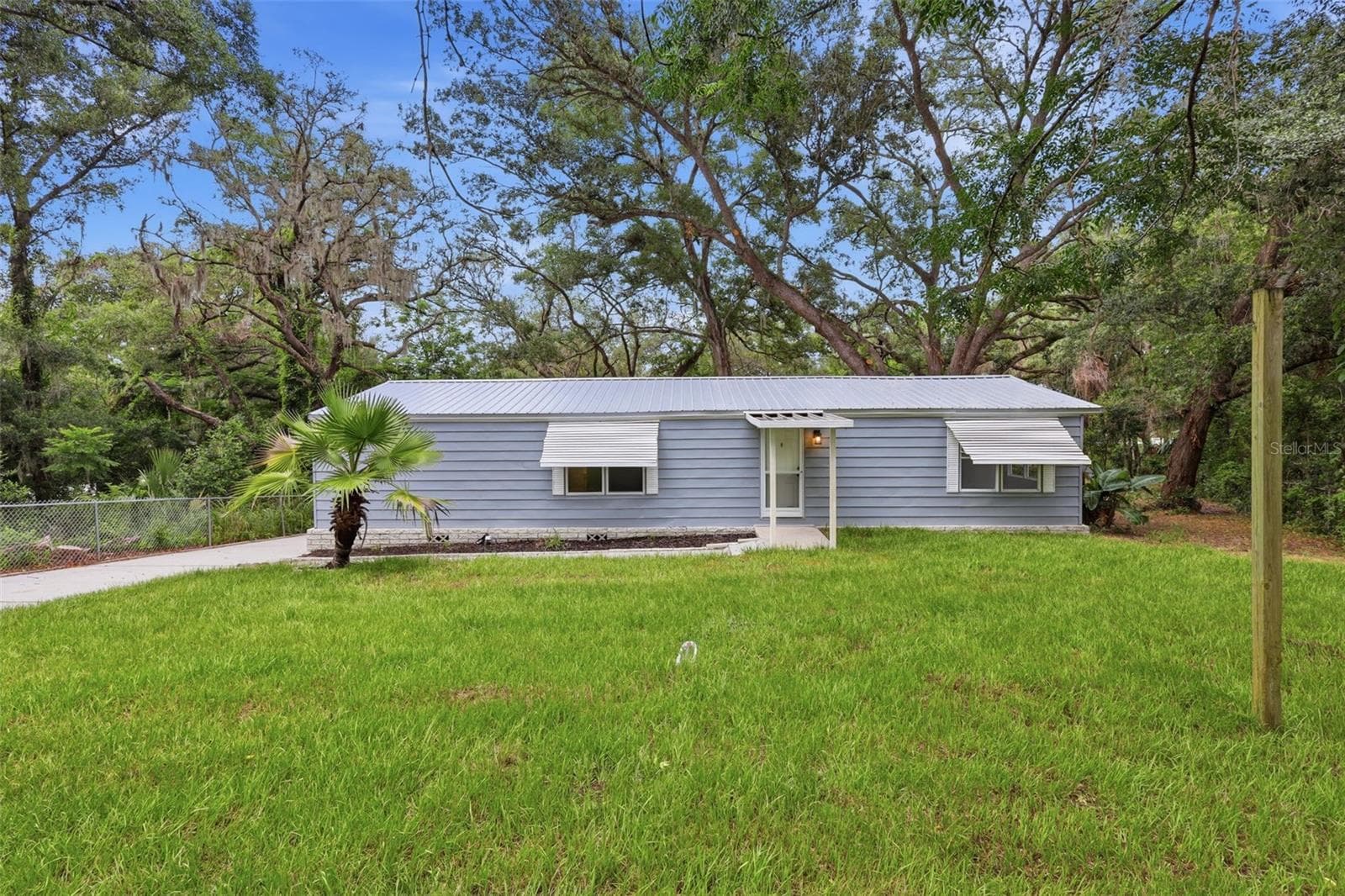 Manufactured Home at 403 ACORN CIR, FRUITLAND PARK, photo 3 of 41