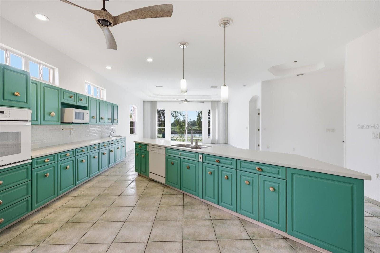 Single Family Residence at 210 RIO TERRA, VENICE, photo 11 of 78