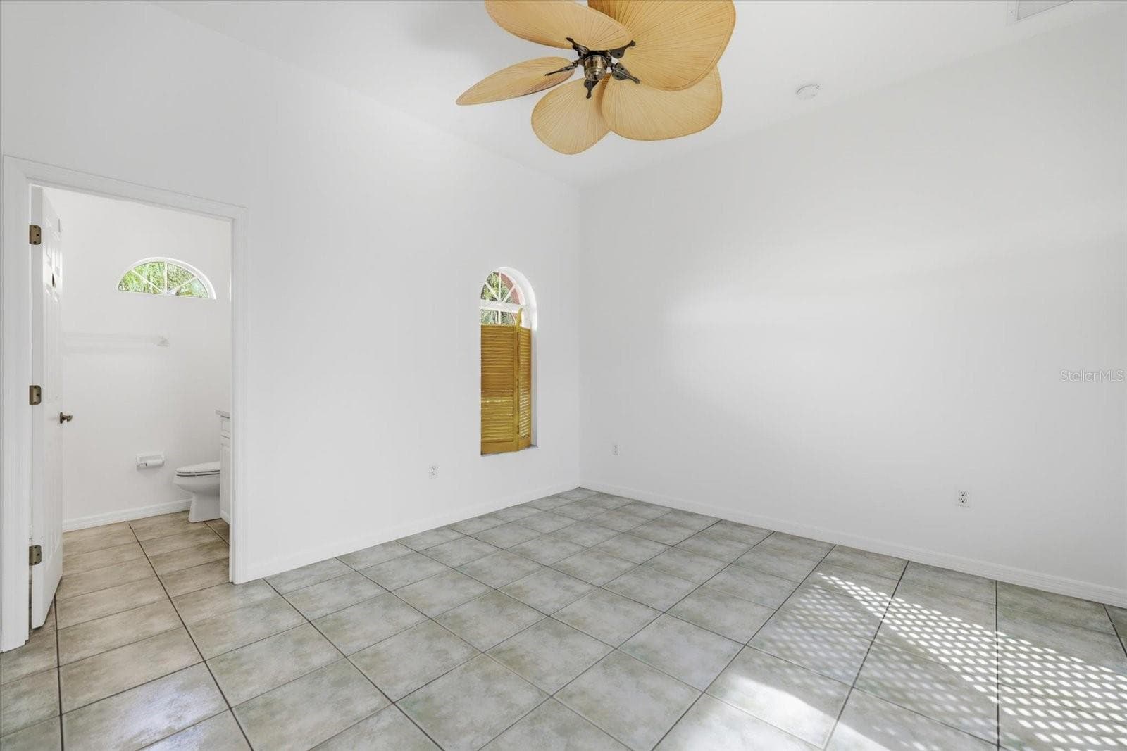 Single Family Residence at 210 RIO TERRA, VENICE, photo 21 of 78