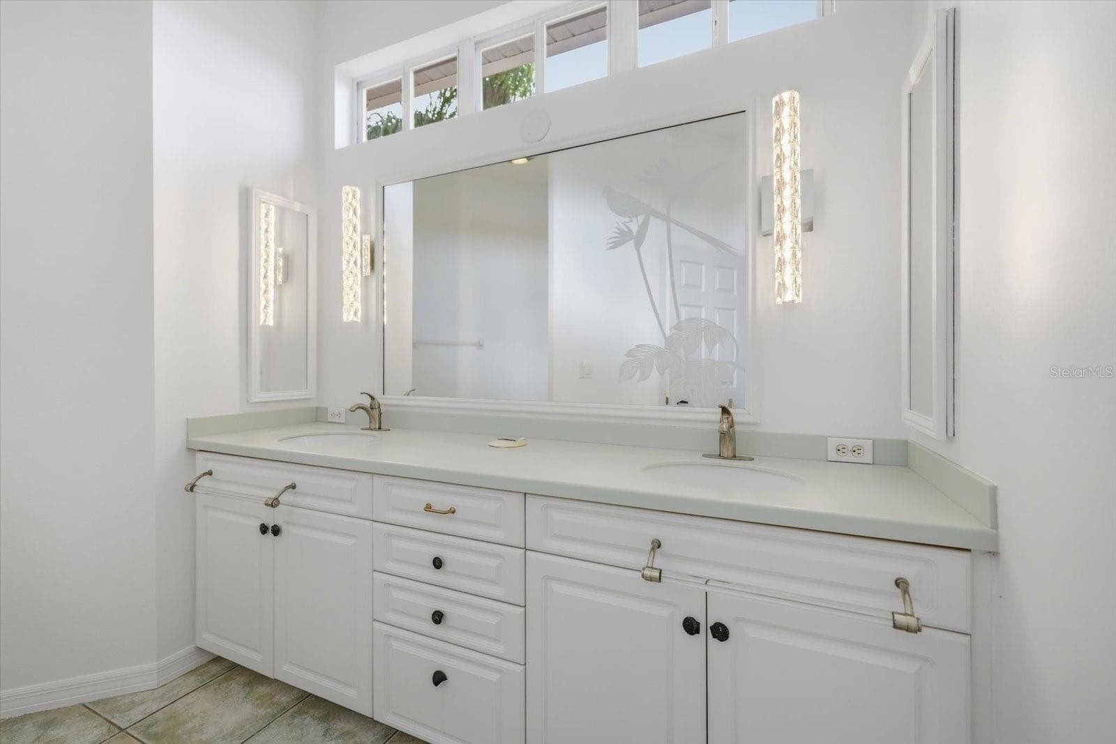 Single Family Residence at 210 RIO TERRA, VENICE, photo 56 of 78