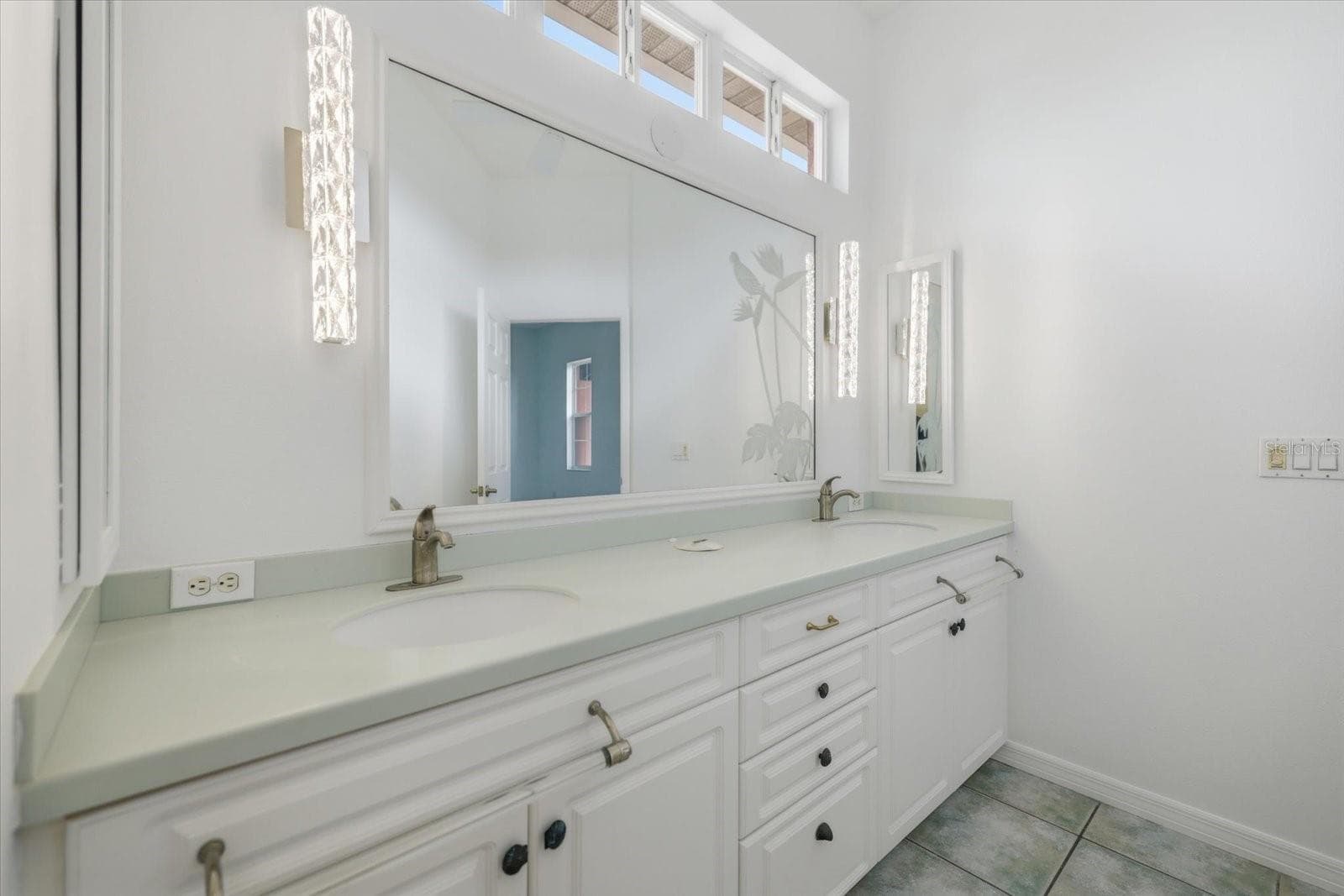 Single Family Residence at 210 RIO TERRA, VENICE, photo 58 of 78