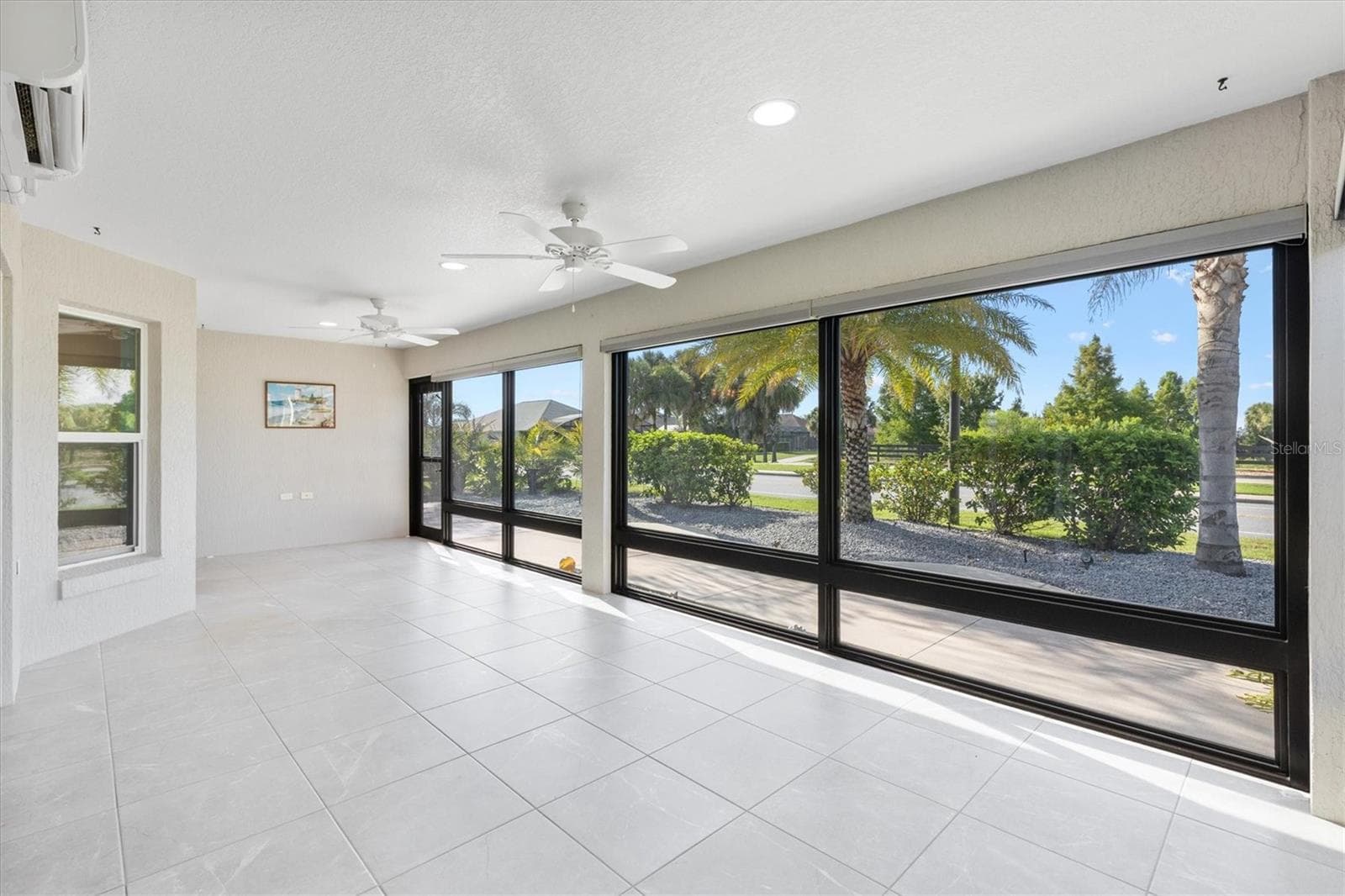 Enclosed Lamia - 3461 EARL WAY, THE VILLAGES