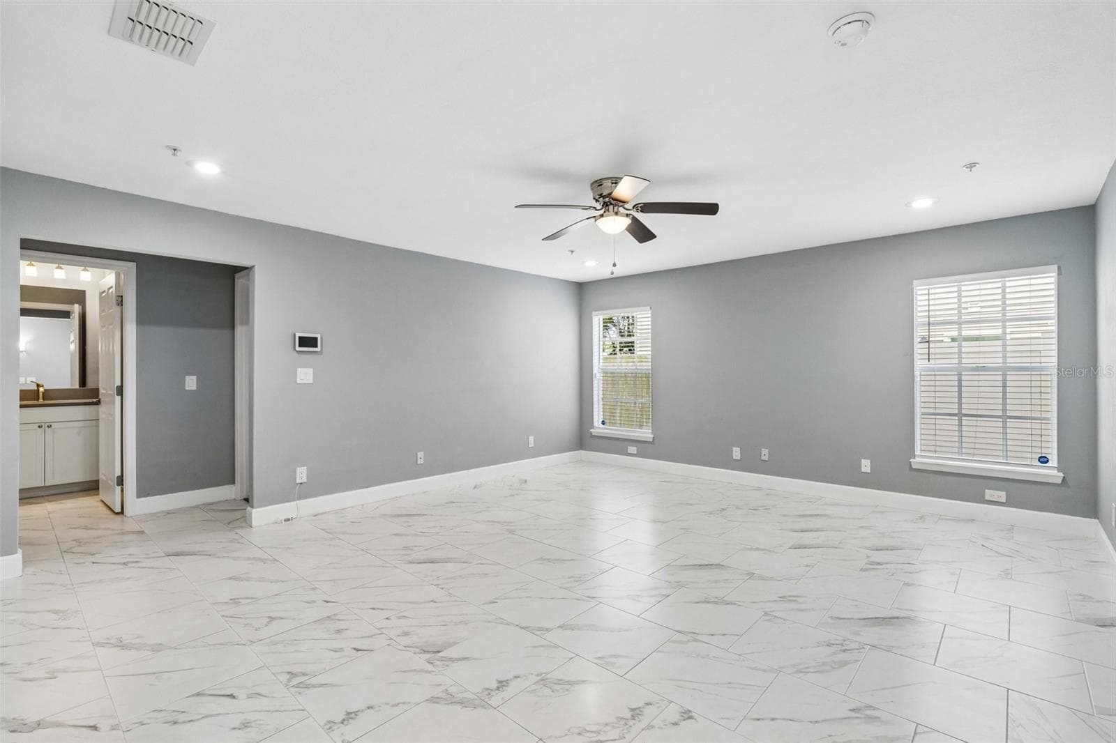 Townhouse at 2613 ESPANA CT, TAMPA, photo 4 of 37