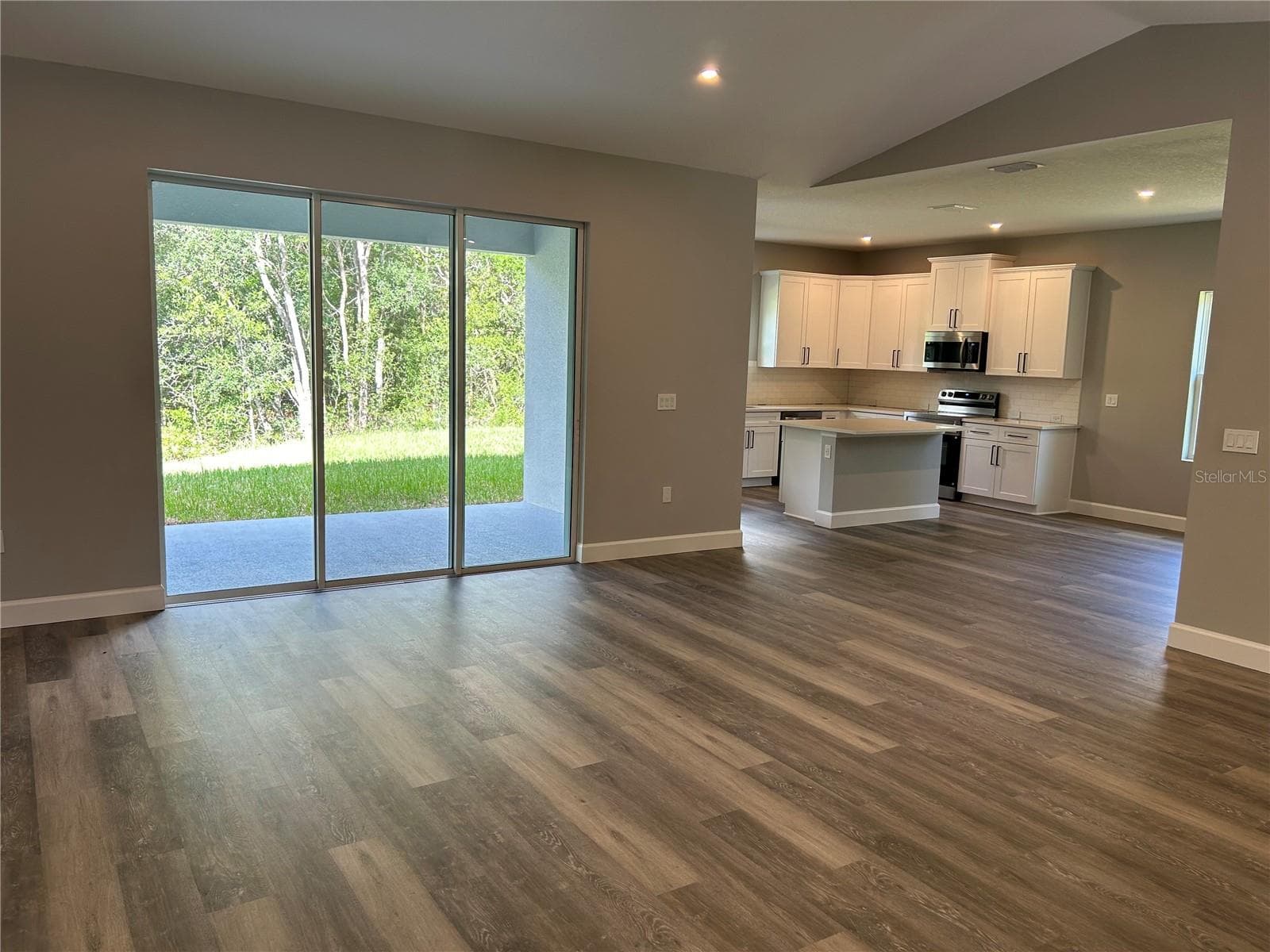 Single Family Residence at 8038 N VOYAGER DR, DUNNELLON, photo 2 of 15