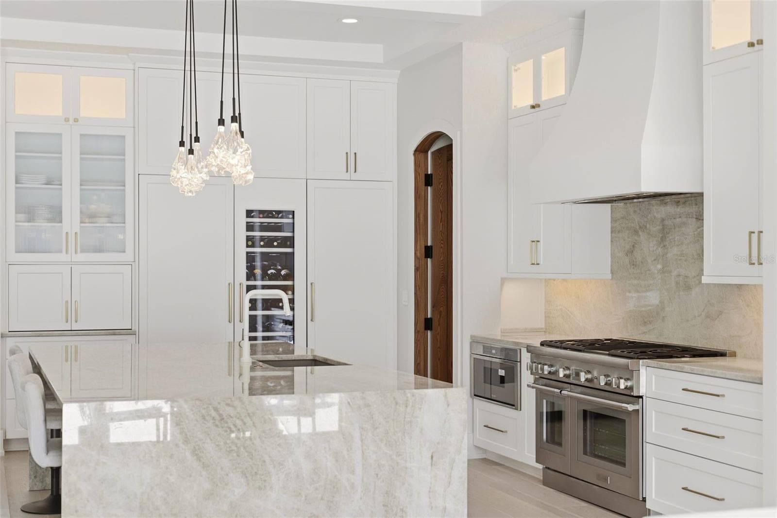 Thermador vent hood, dishwasher and built-in microwave - 809 E CHURCH ST, ORLANDO