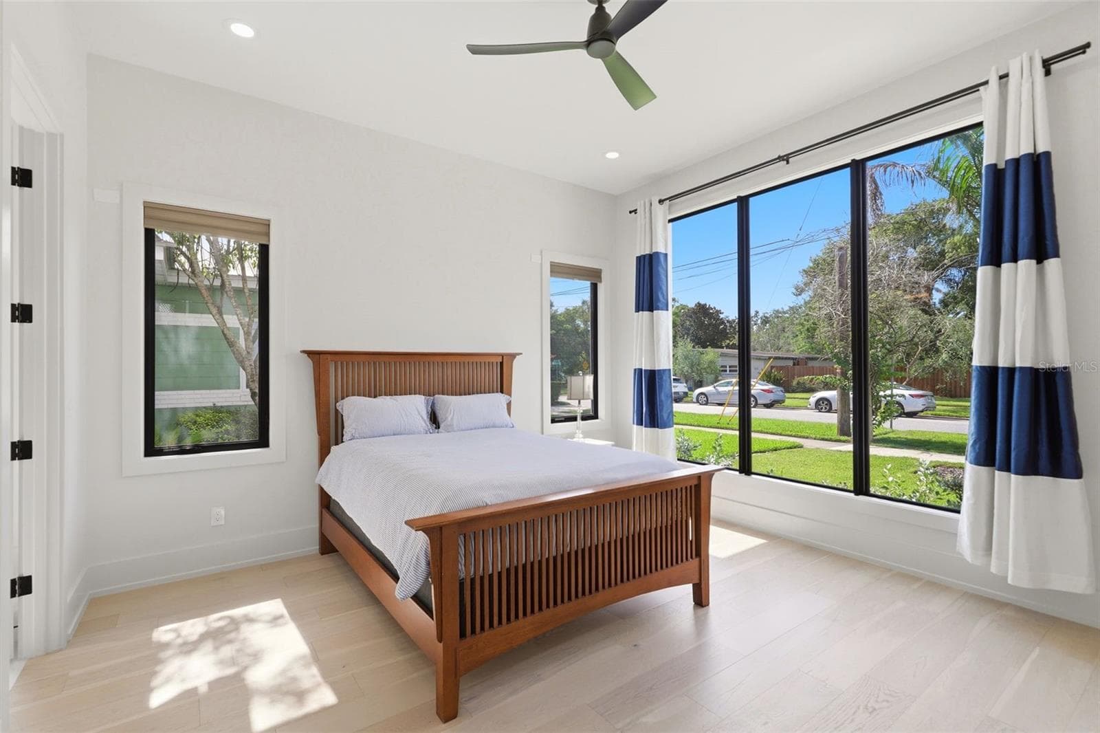 First floor guest bedroom with en suite bathroom - 809 E CHURCH ST, ORLANDO