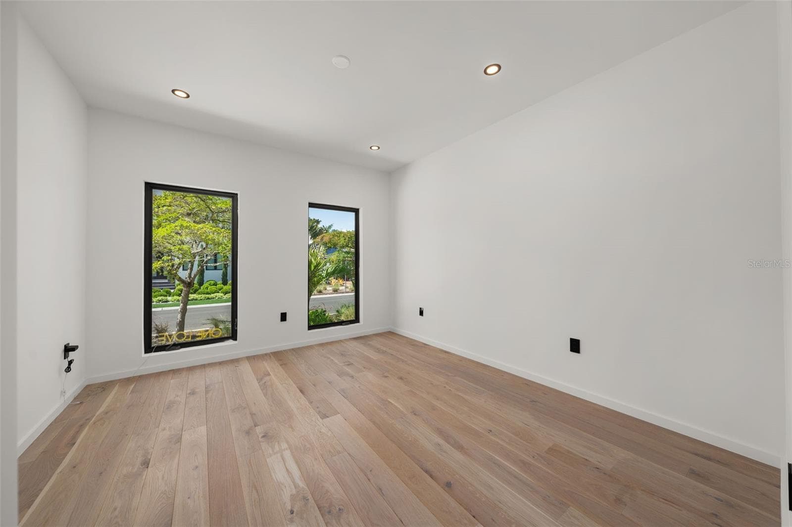 Single Family Residence at 1681 OAK ST, SARASOTA, photo 54 of 89