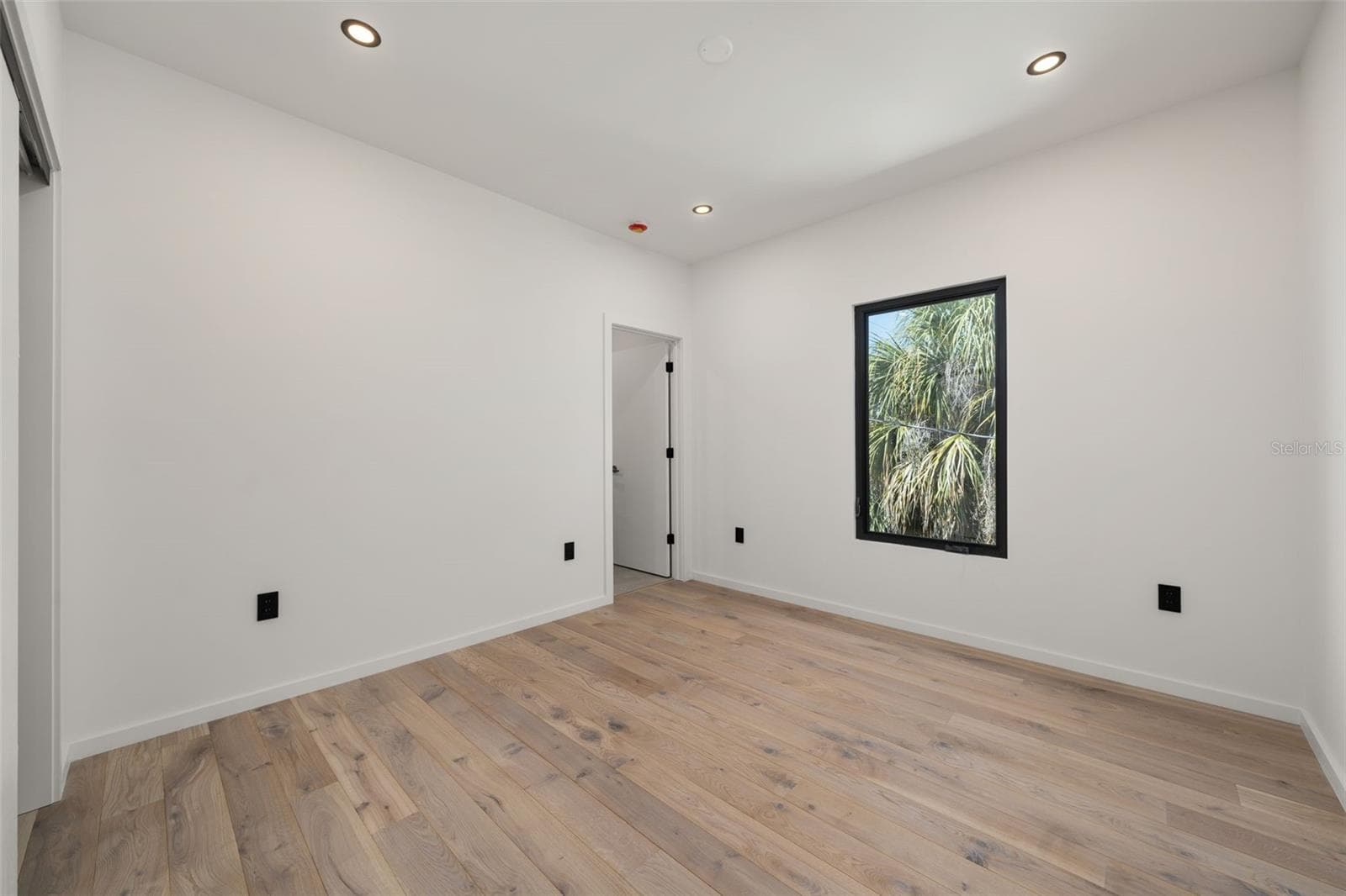 Single Family Residence at 1681 OAK ST, SARASOTA, photo 72 of 89