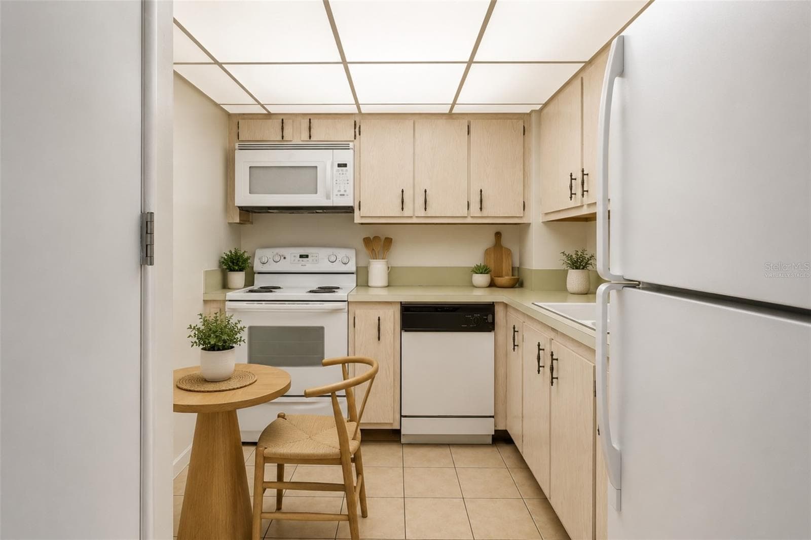 Virtually Staged - 3540 S OCEAN BLVD #808W, PALM BEACH