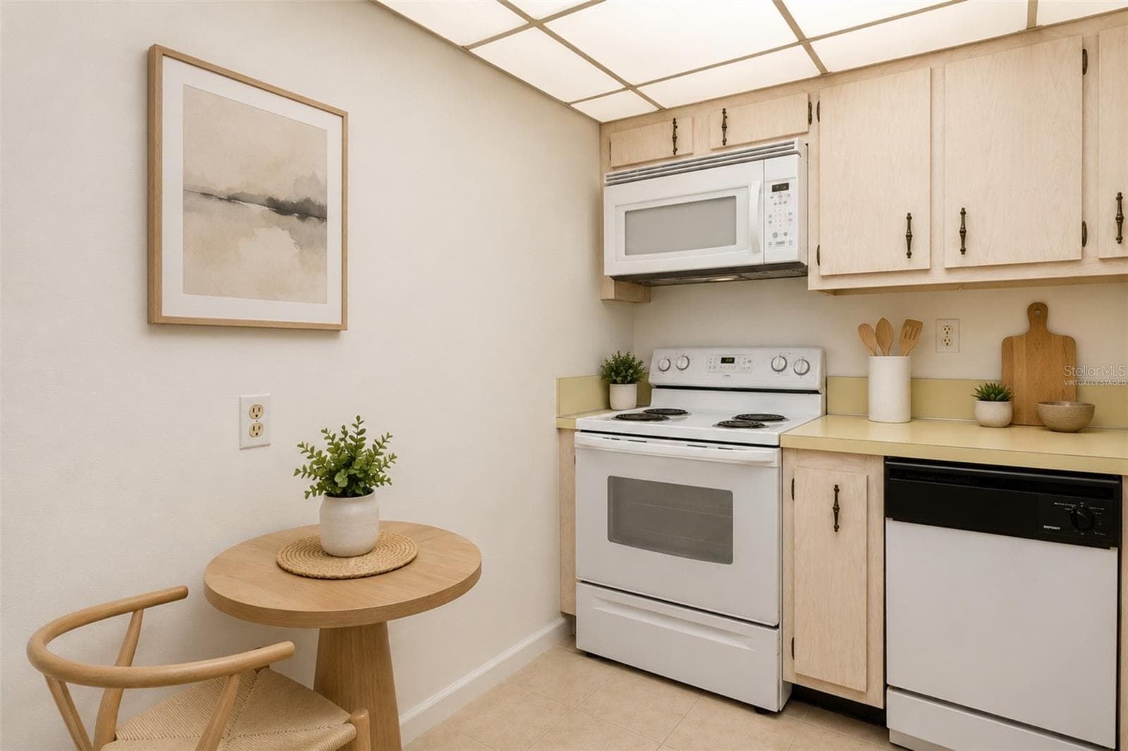Virtually Staged - 3540 S OCEAN BLVD #808W, PALM BEACH