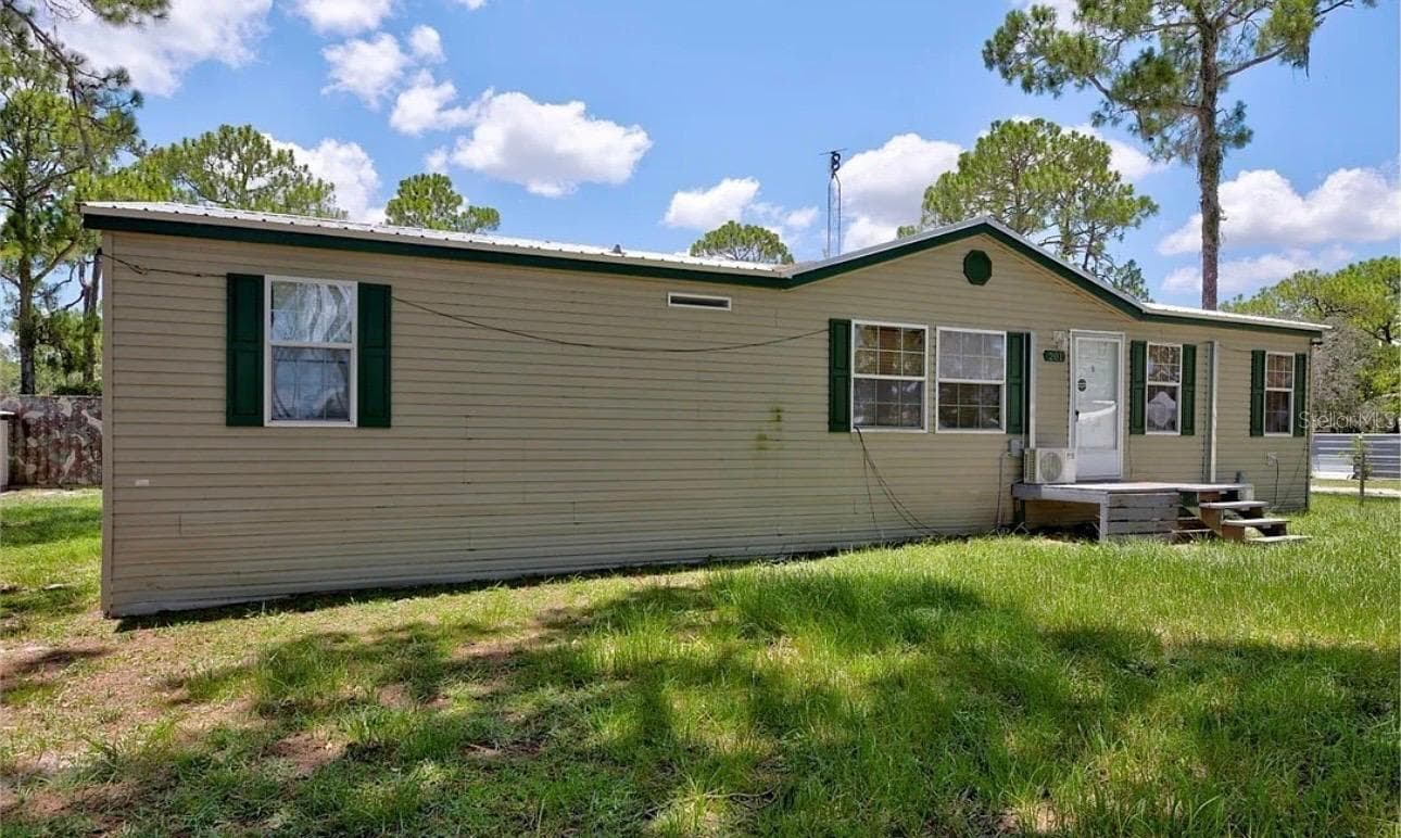 Manufactured Home at 201 E MAXANNA, SEBRING, photo 2 of 9
