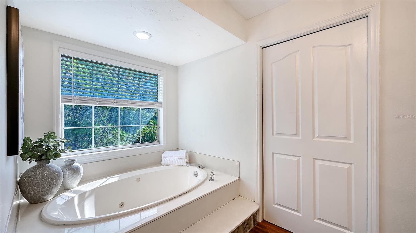 En-suite Primary Bedroom with Large Walk-in Closet - 28401 104TH DR E, MYAKKA CITY