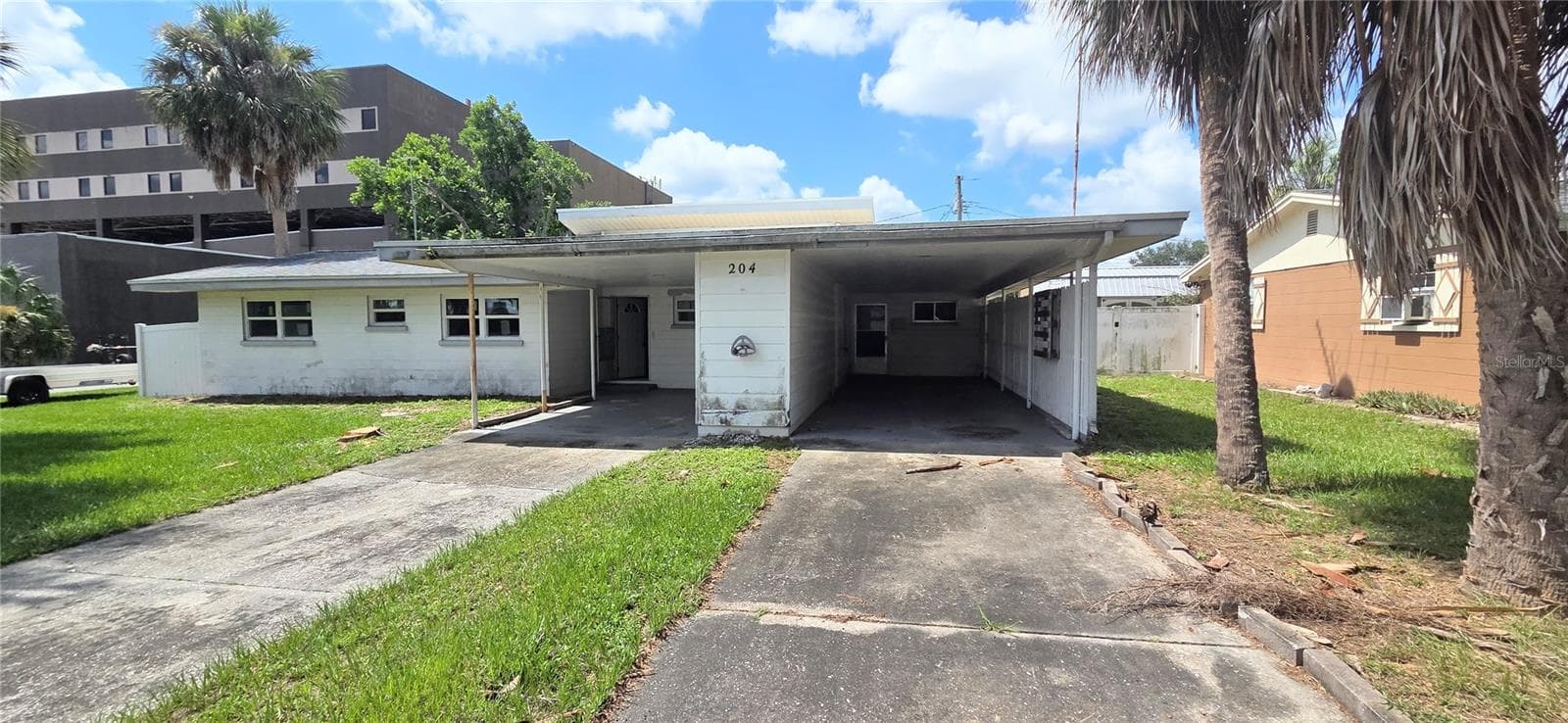 Single Family Residence at 204 BOBBIE CIR, LAKELAND, photo 2 of 41