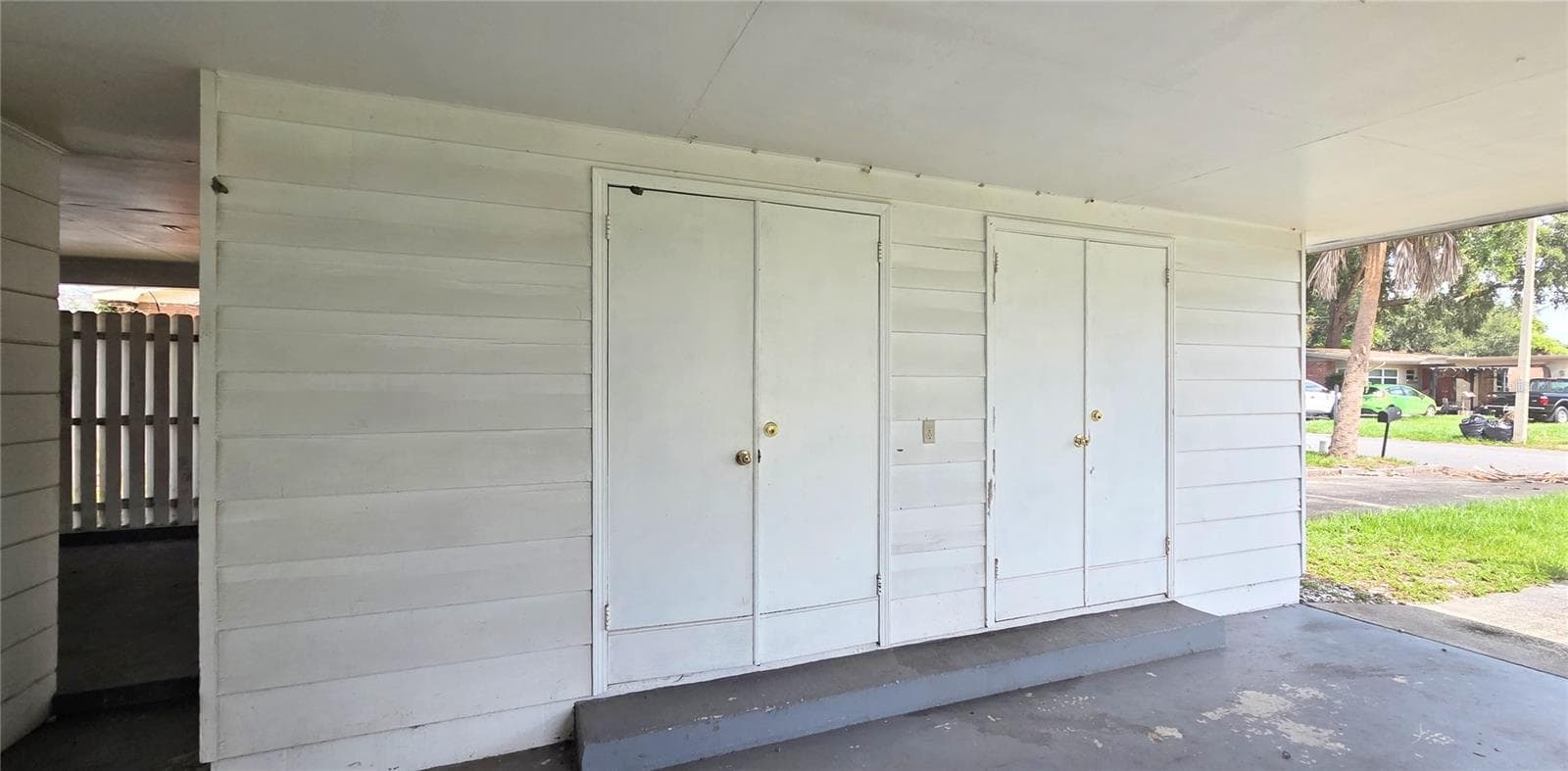 Carport 1 with double storage closet - 204 BOBBIE CIR, LAKELAND