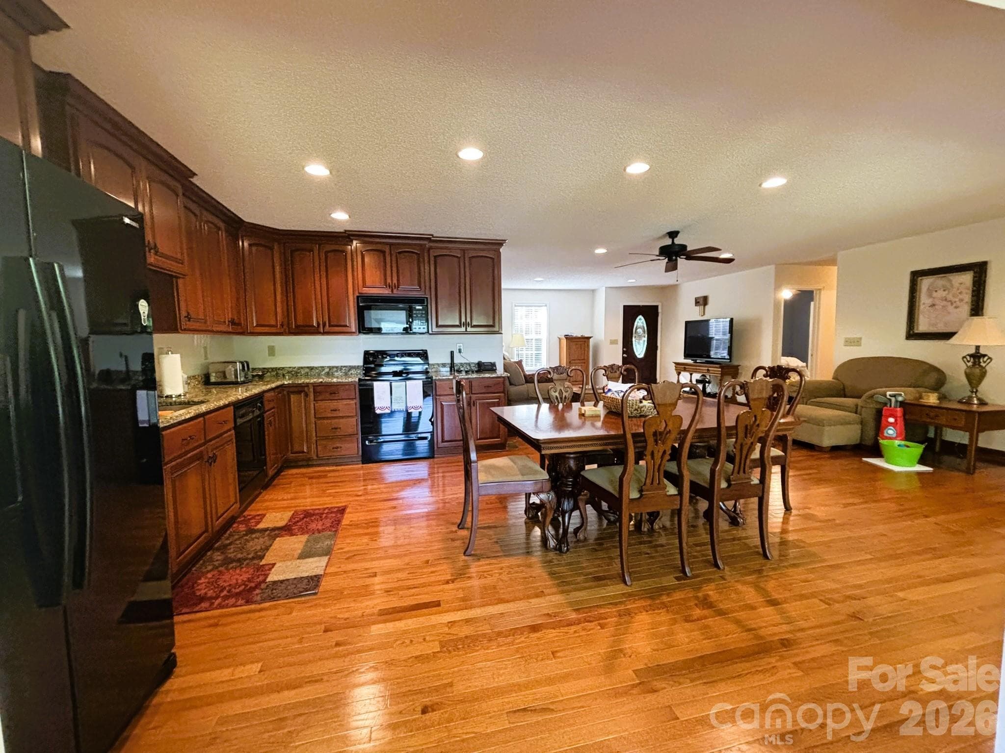 Kitchen Open Concept - 130 Canoe Court, Mount Gilead