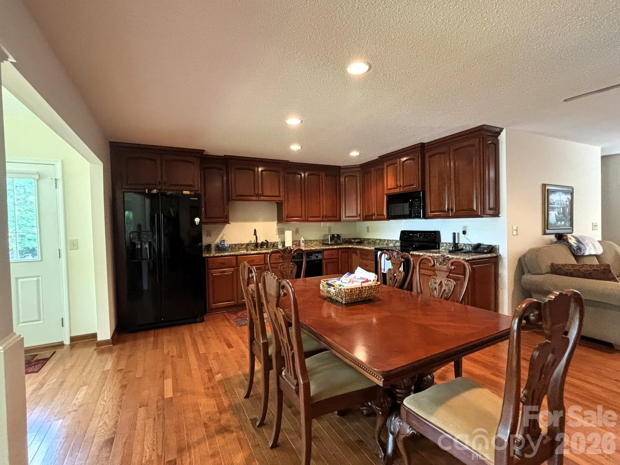 Kitchen Open Concept - 130 Canoe Court, Mount Gilead