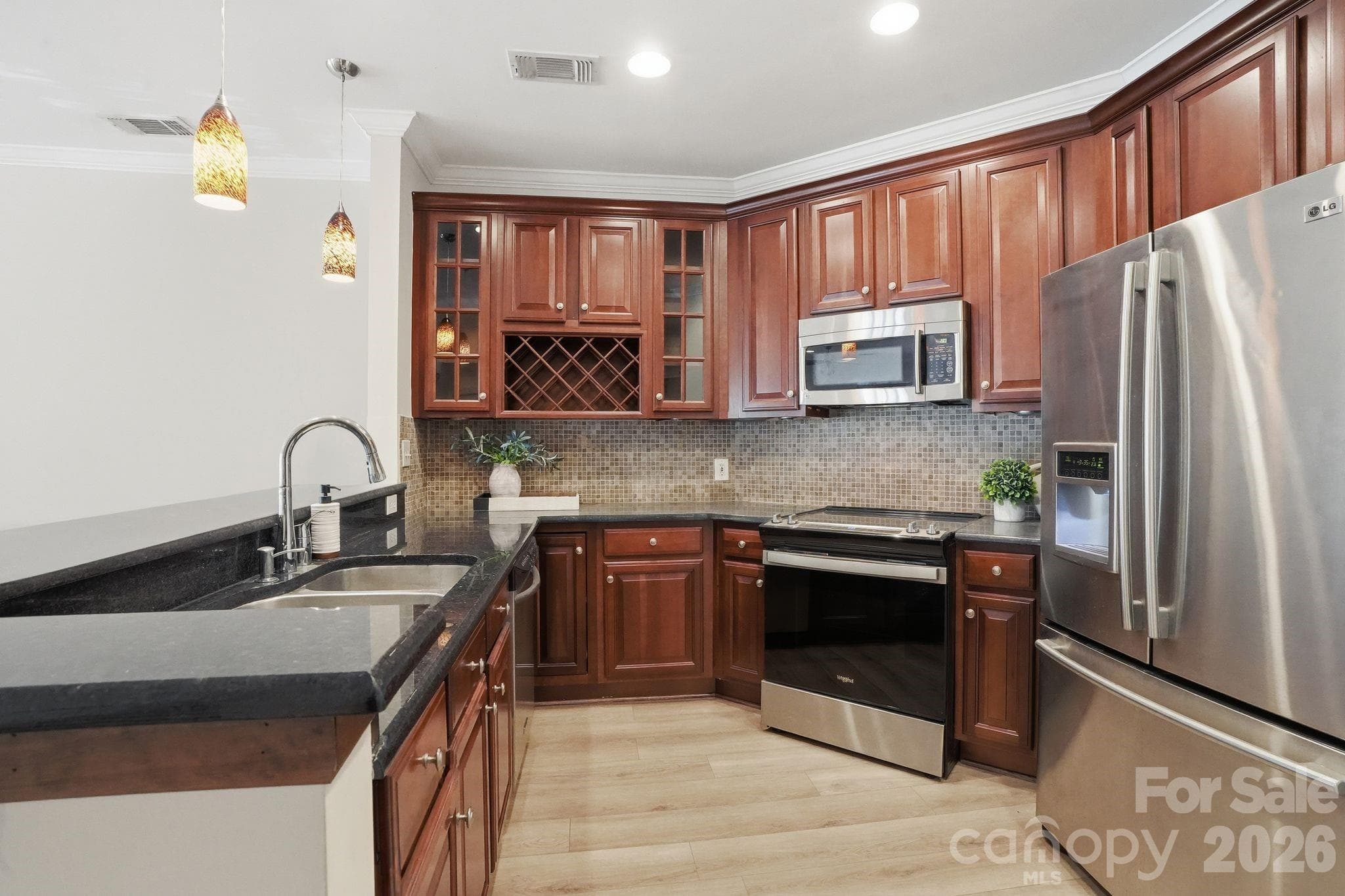 Condominium at 400 N Church Street, Charlotte, photo 8 of 40