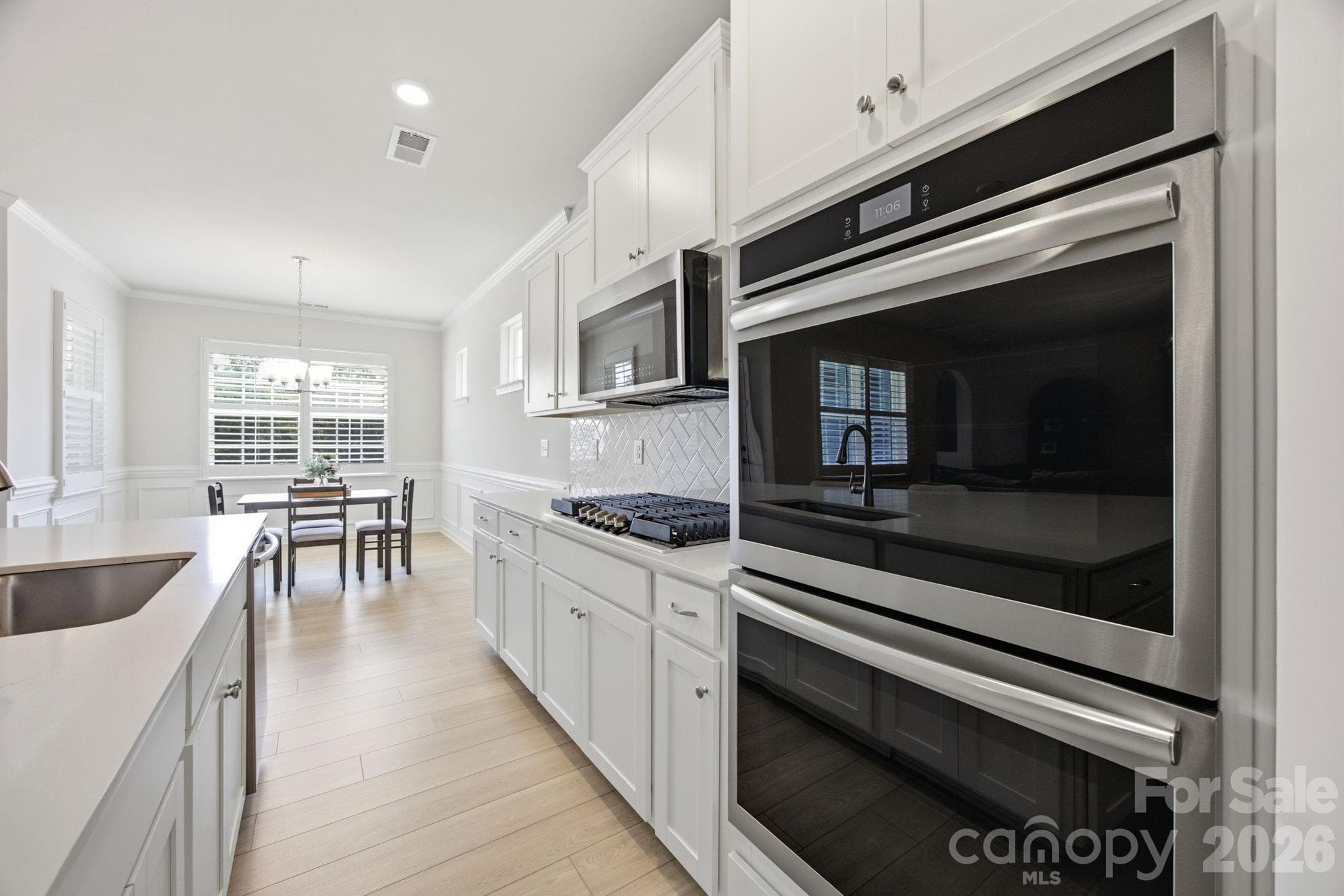 Single Family Residence at 1125 Lookout Shoals Drive, Fort Mill, photo 8 of 33