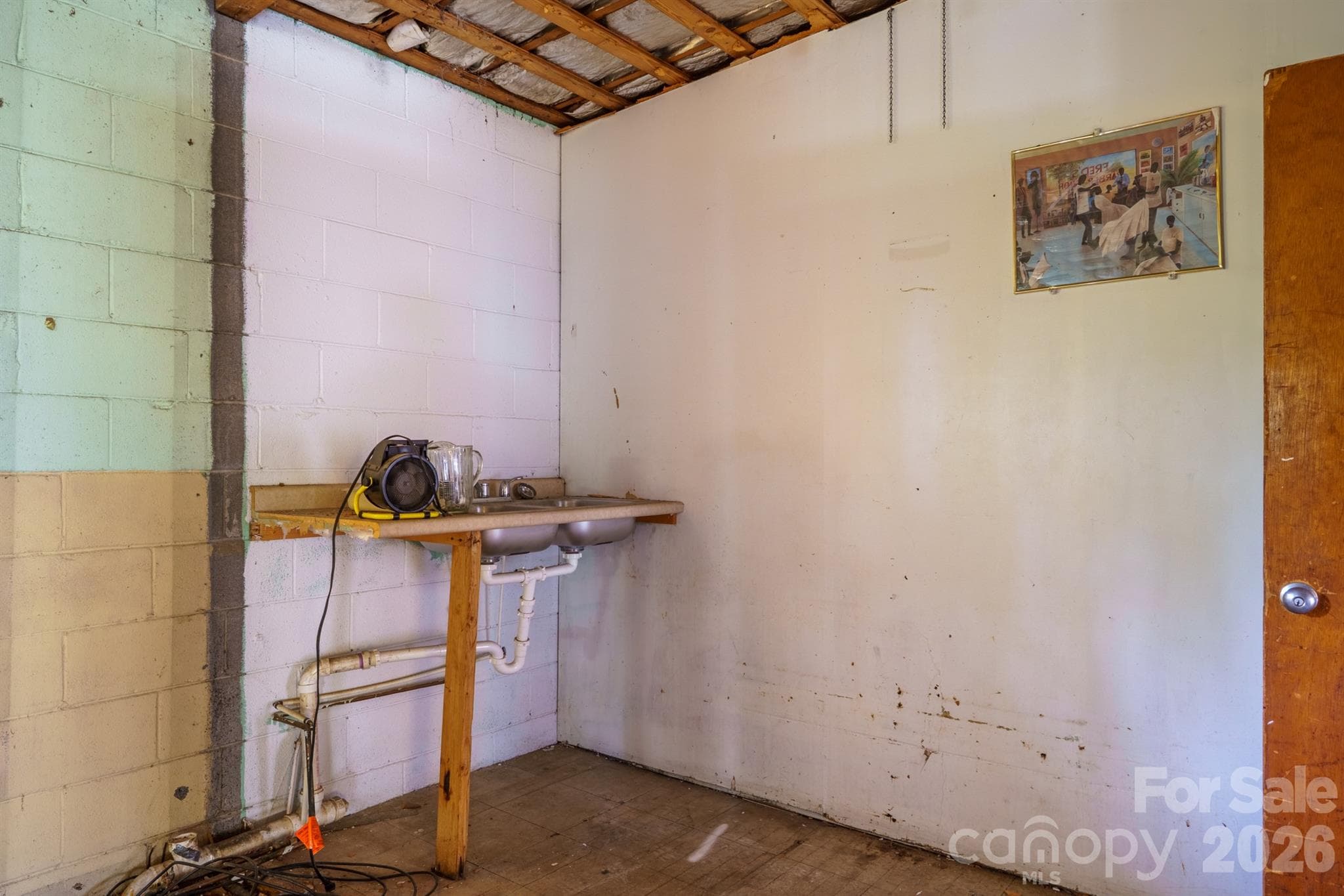 Business at Shelby, photo 7 of 25