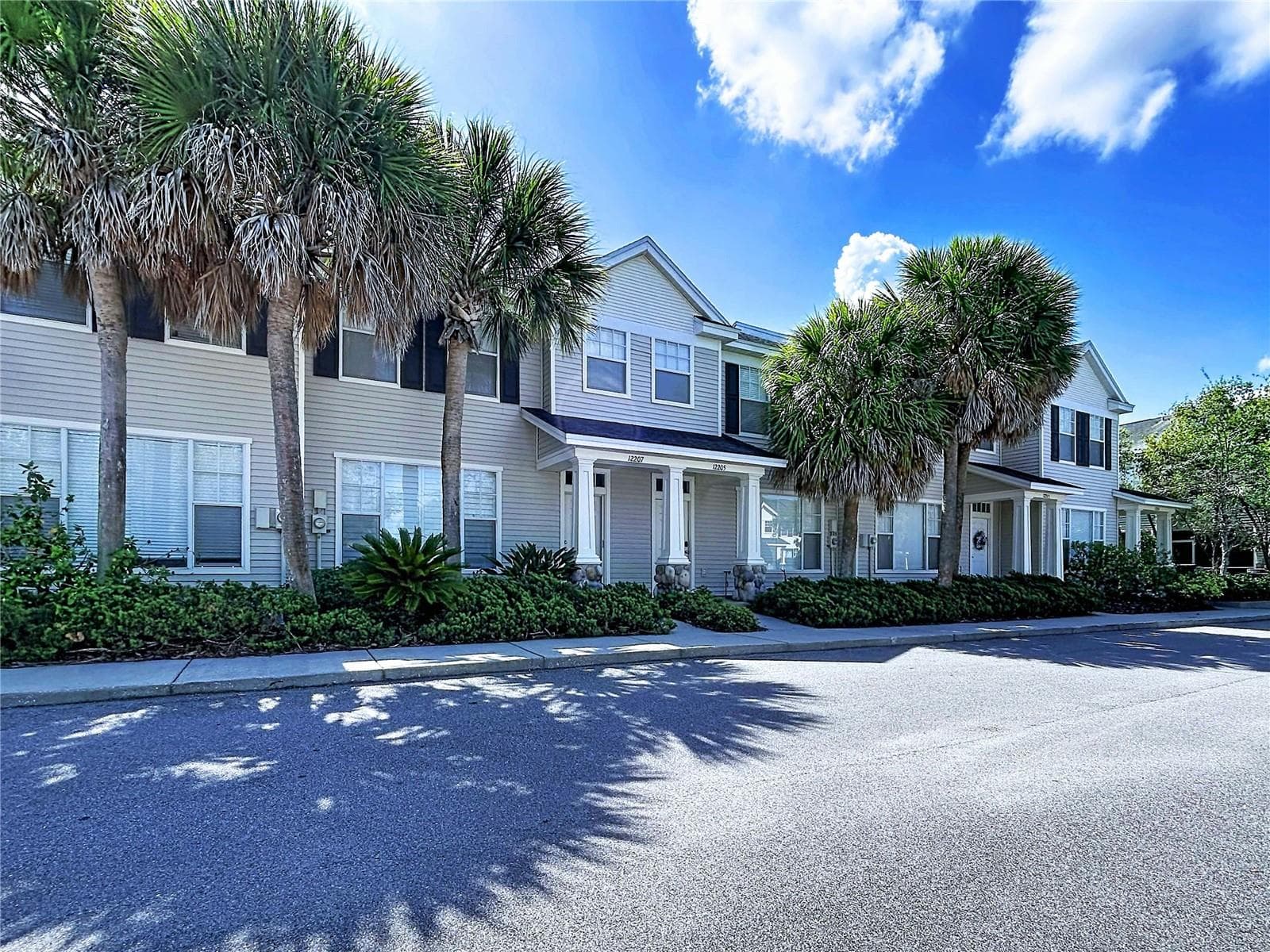 Townhouse at 12207 COUNTRY WHITE CIR, TAMPA, photo 3 of 37