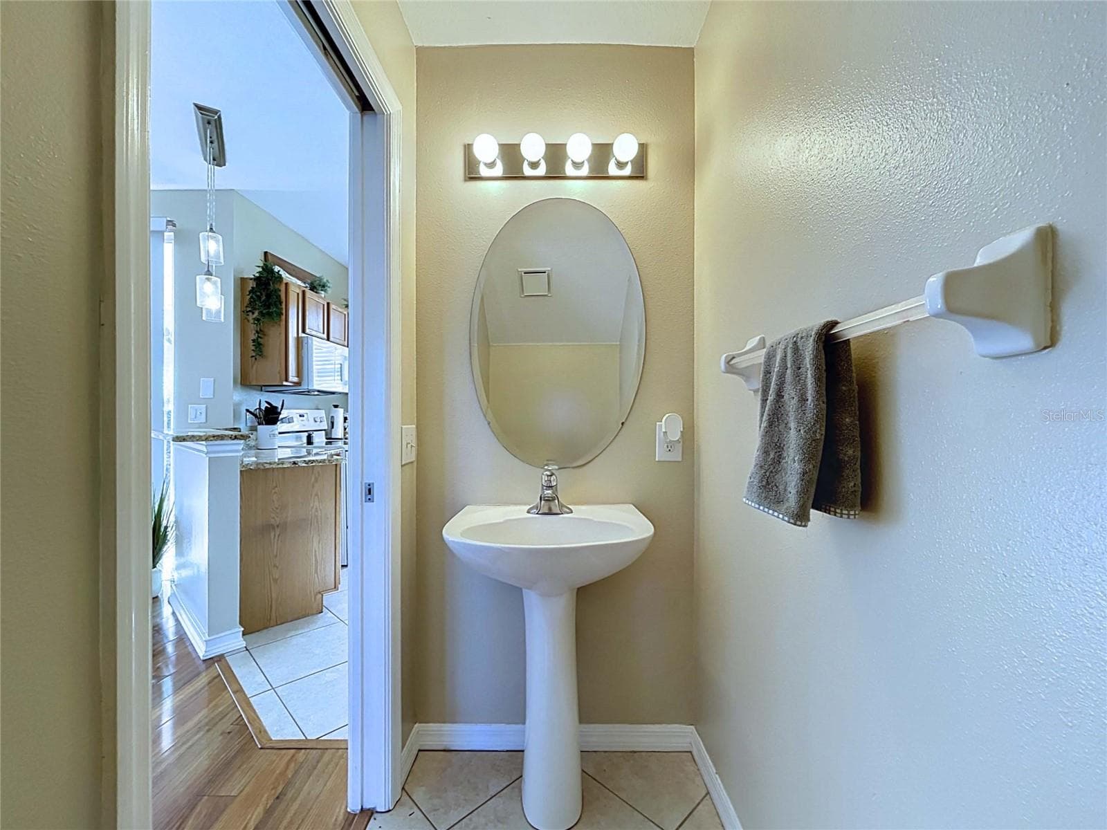 Townhouse at 12207 COUNTRY WHITE CIR, TAMPA, photo 13 of 37