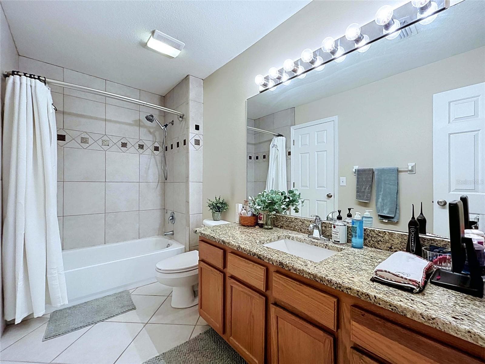 Townhouse at 12207 COUNTRY WHITE CIR, TAMPA, photo 19 of 37