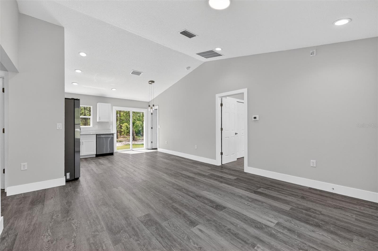 Single Family Residence at 24277 NW GERANIUM AVE, DUNNELLON, photo 10 of 34