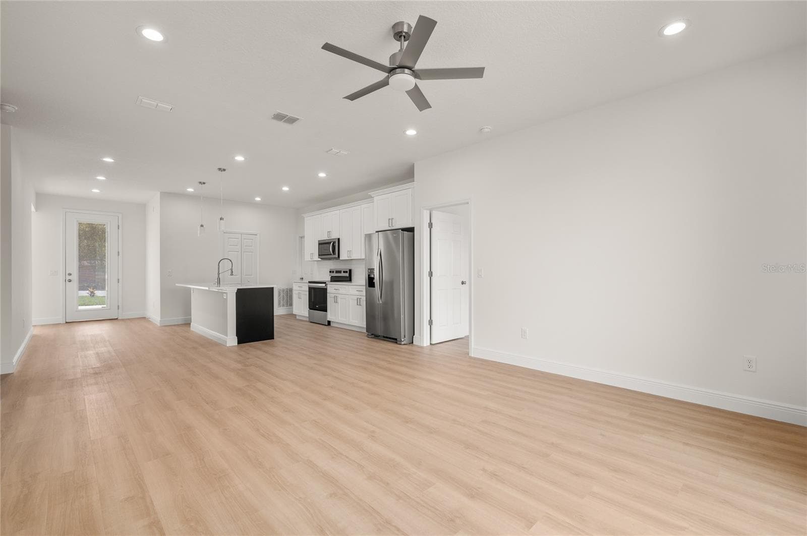 Single Family Residence at 132 11TH AVE, OSTEEN, photo 14 of 39