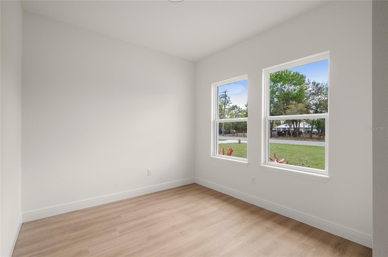 Single Family Residence at 132 11TH AVE, OSTEEN, photo 19 of 39