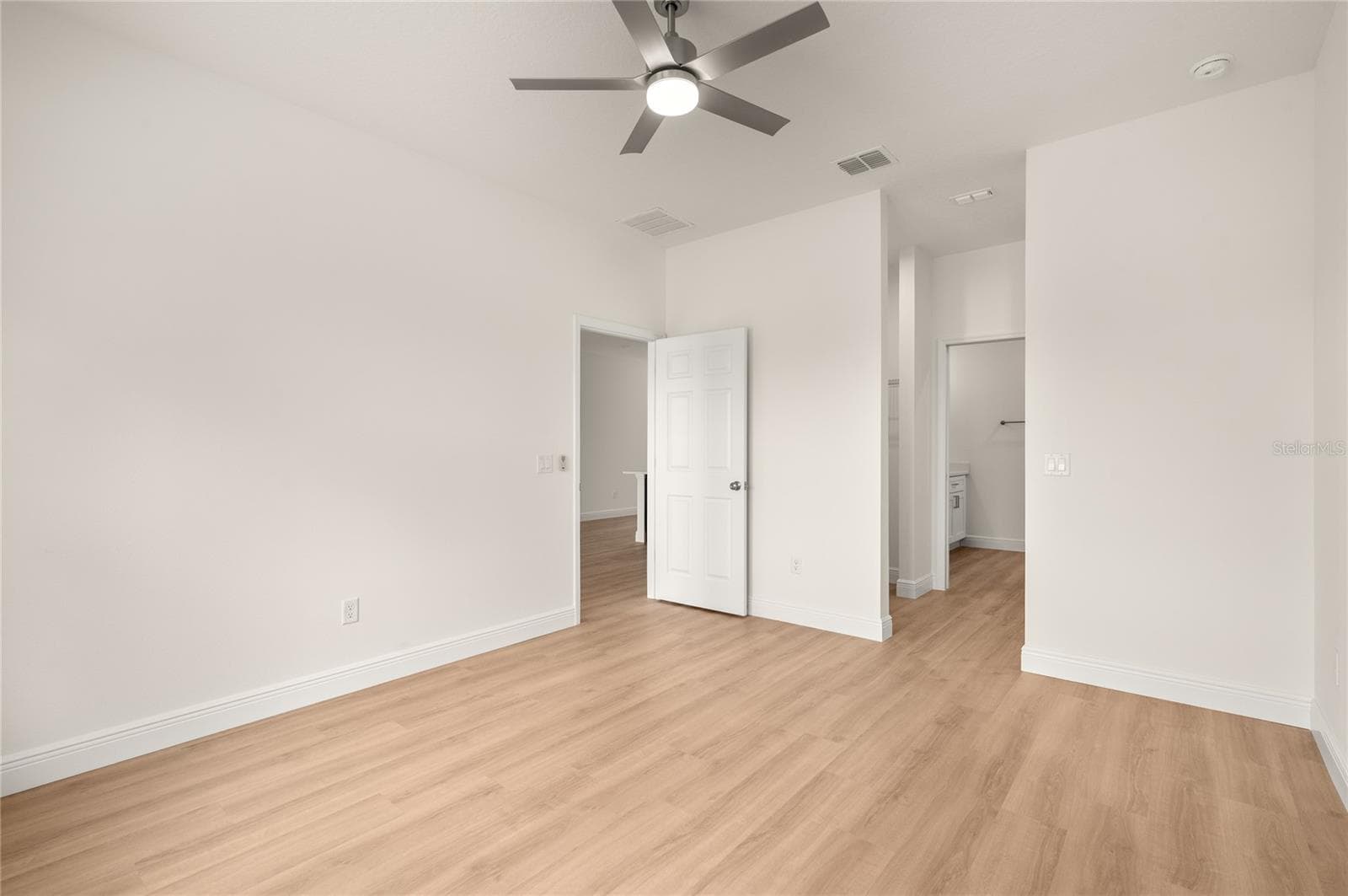 Single Family Residence at 132 11TH AVE, OSTEEN, photo 20 of 39